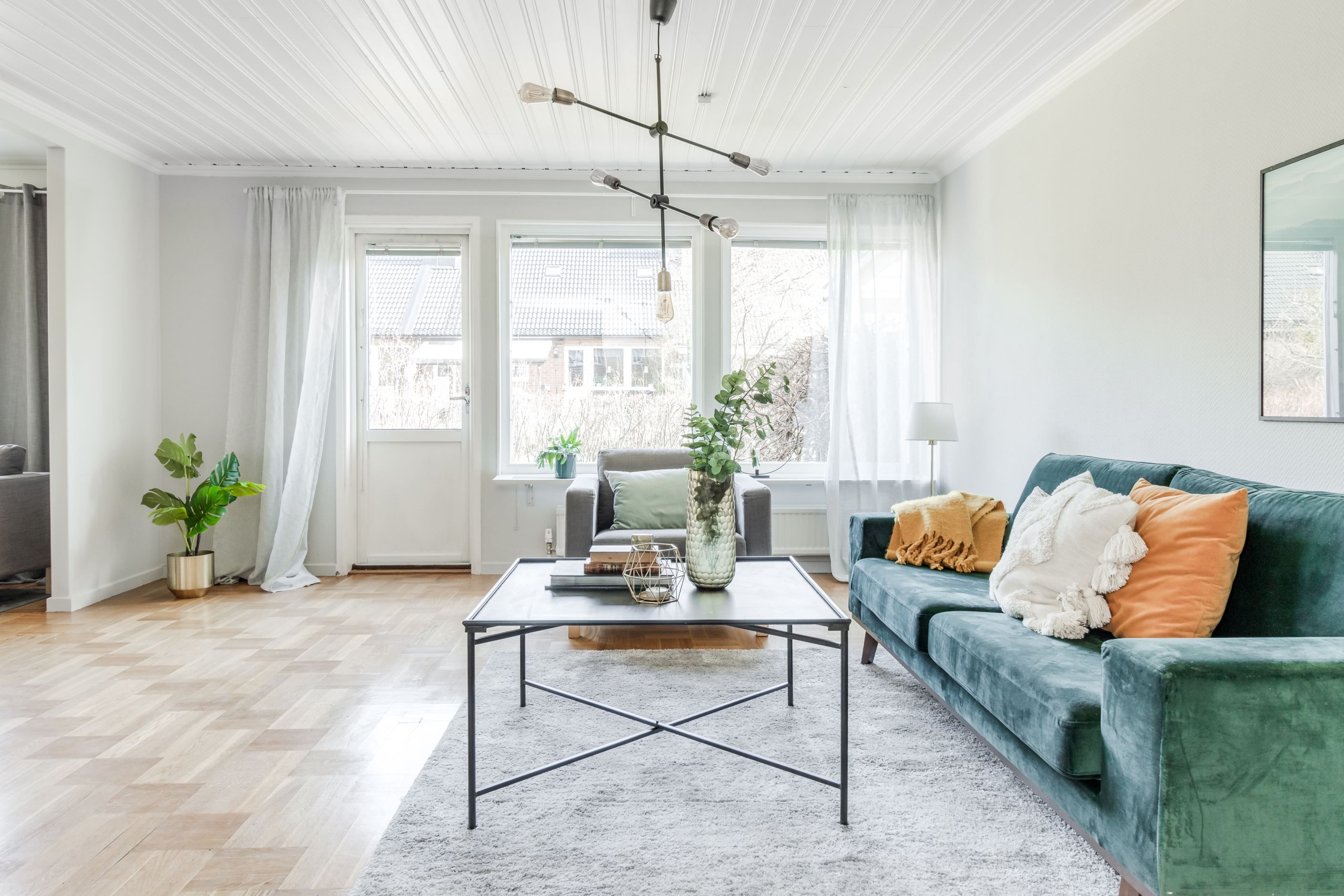 Gott om plats för stor soffgrupp