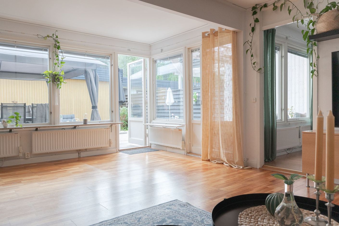 Utgång till uteplatsen