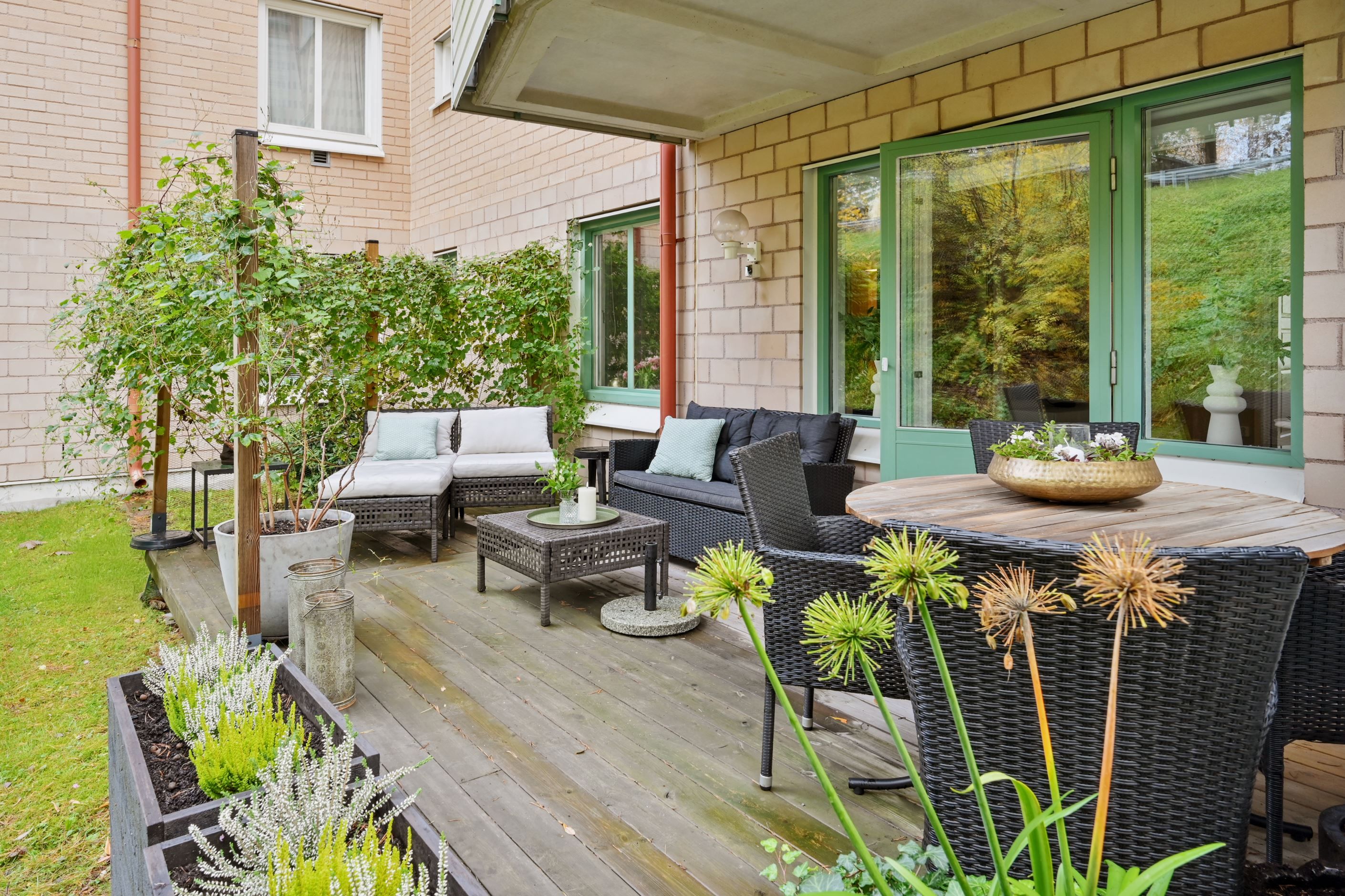 Underbar insynsskyddad uteplats