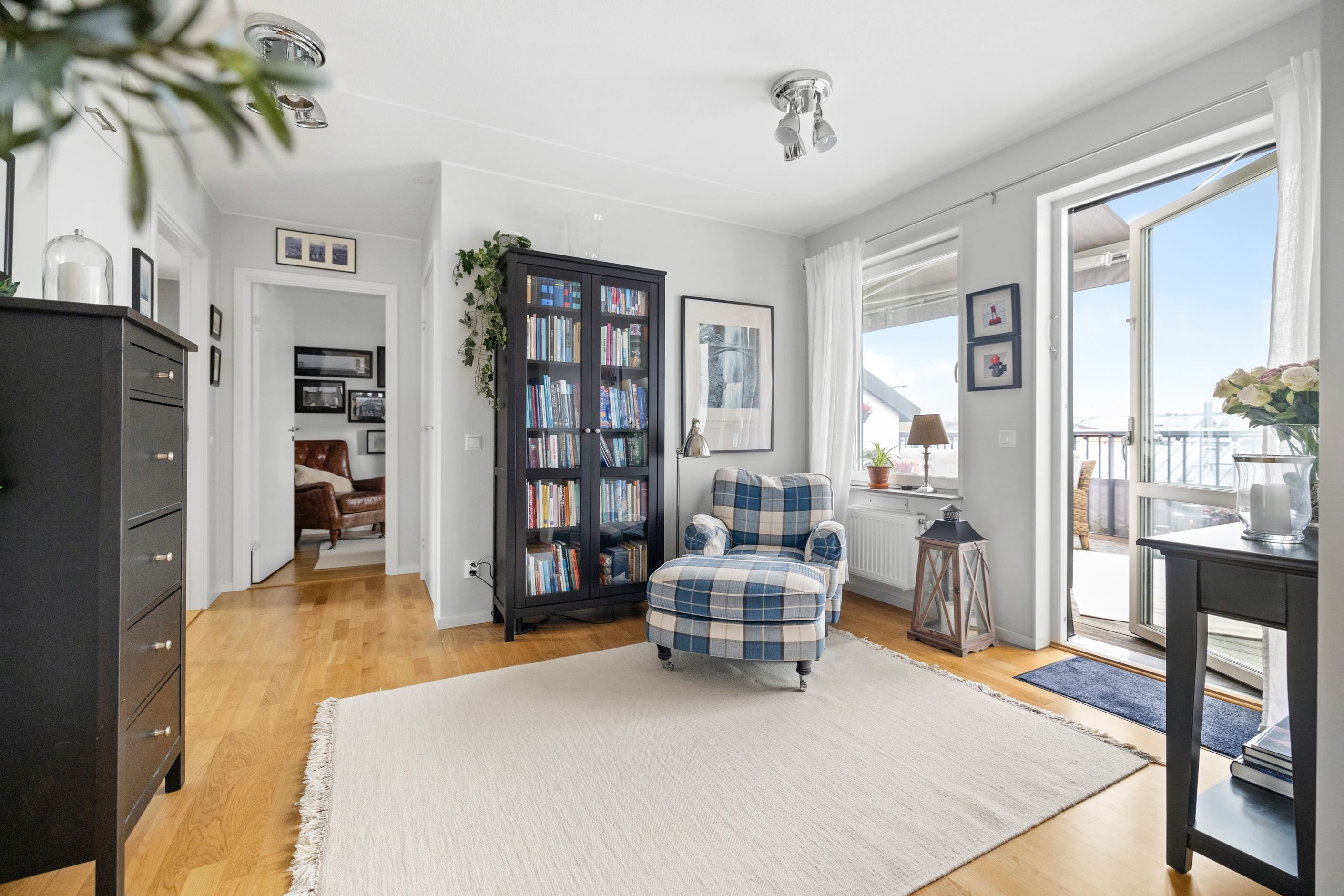 Allrum med utgång till den andra takterassen