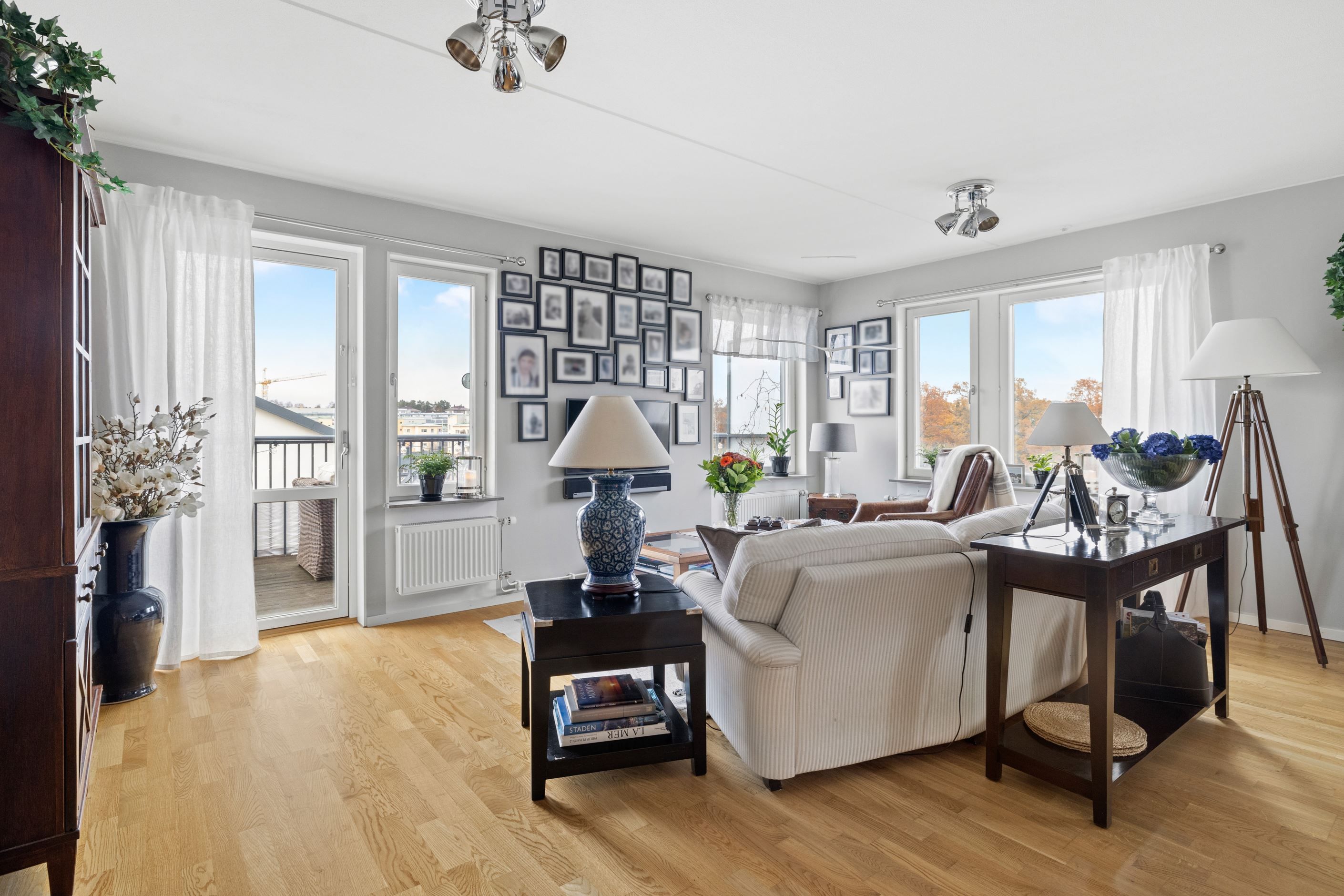 Vardagsrum med utgång till den ena takterassen