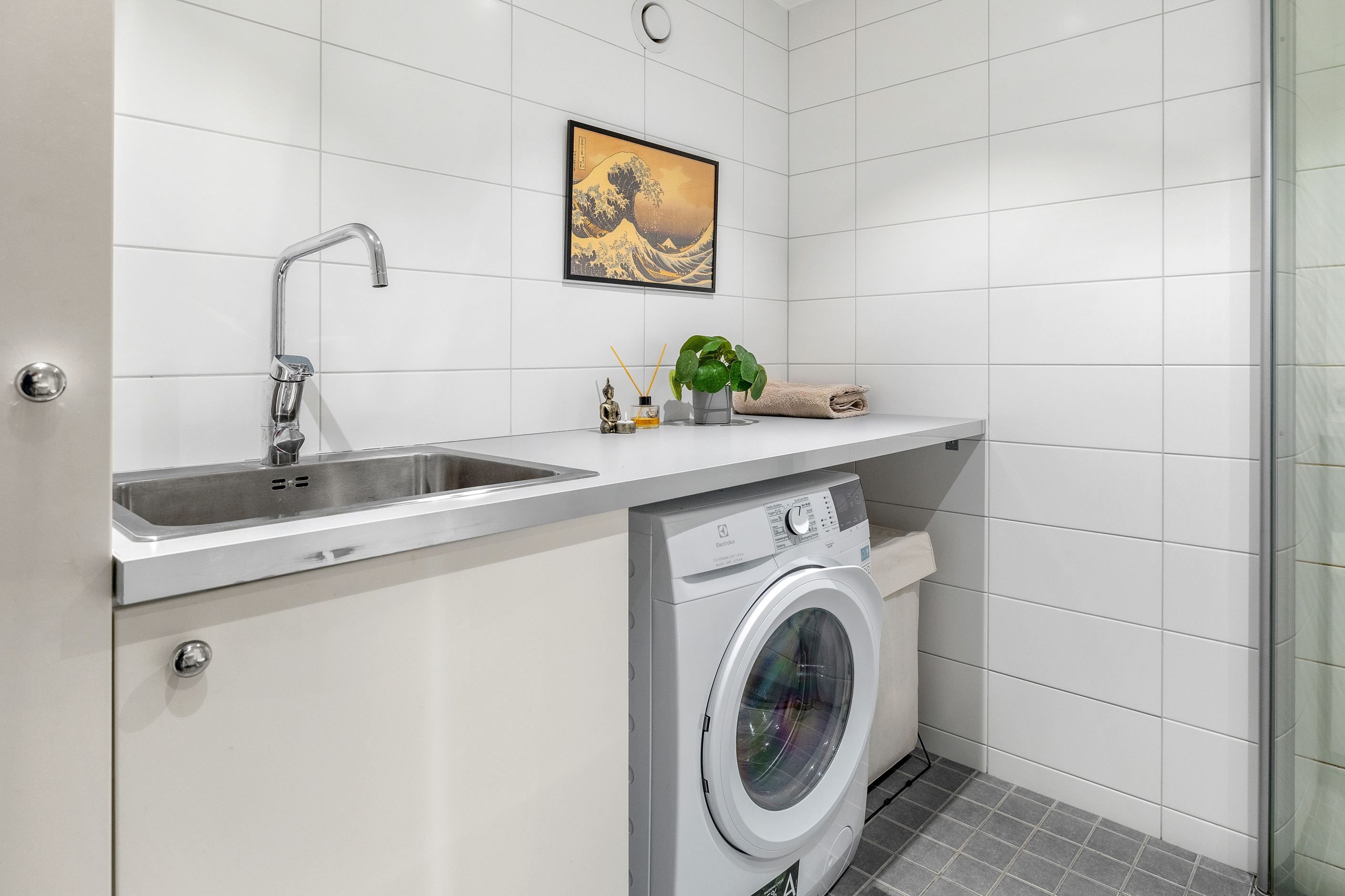 Tvättdel i badrummet på entréplan