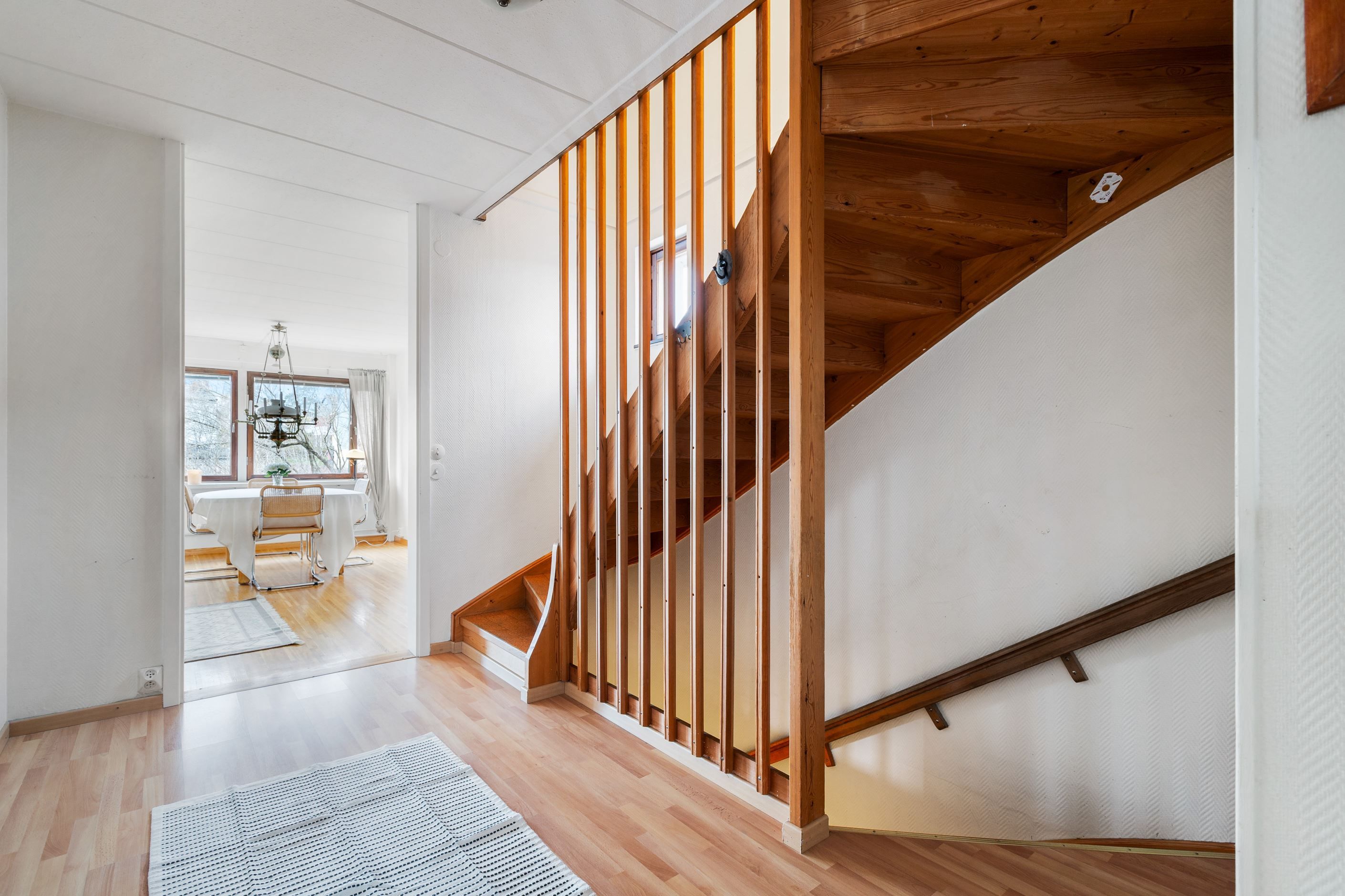 Välkommen en trappa ned!