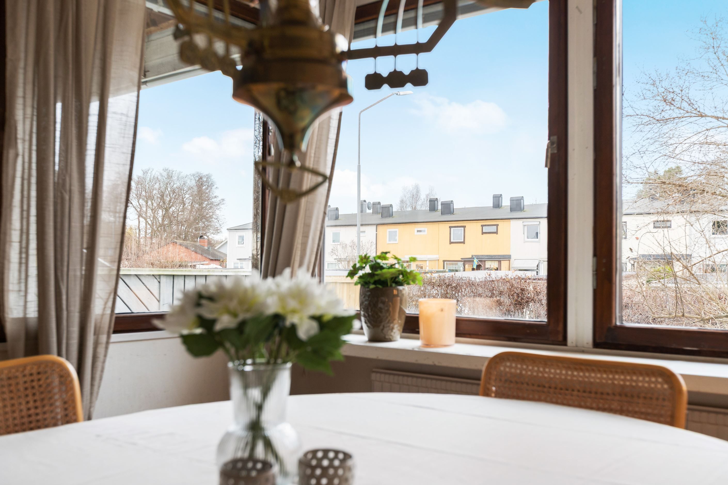 Plats för matbord i vardagsrummet