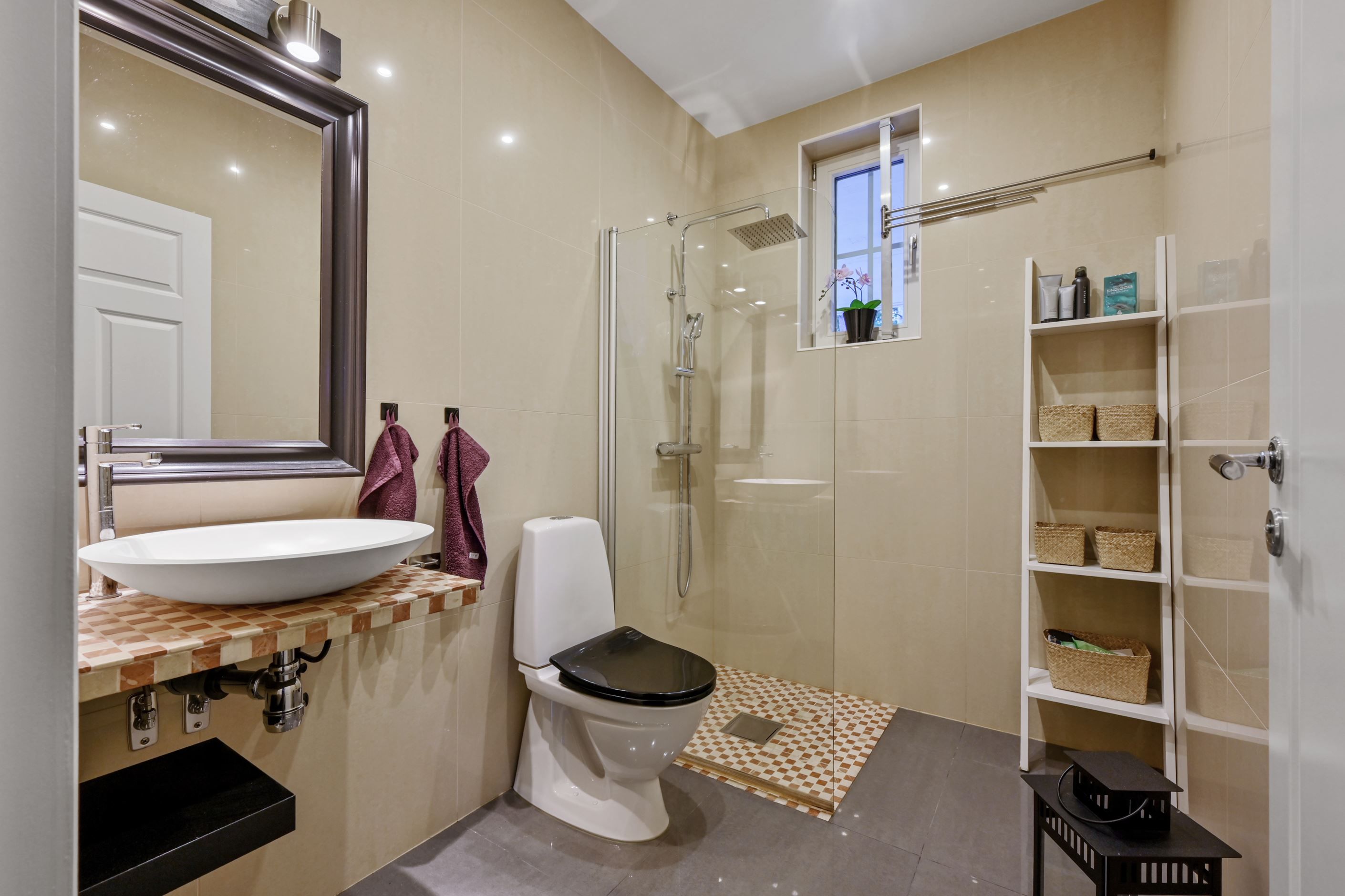 Badrum med dusch på entréplan