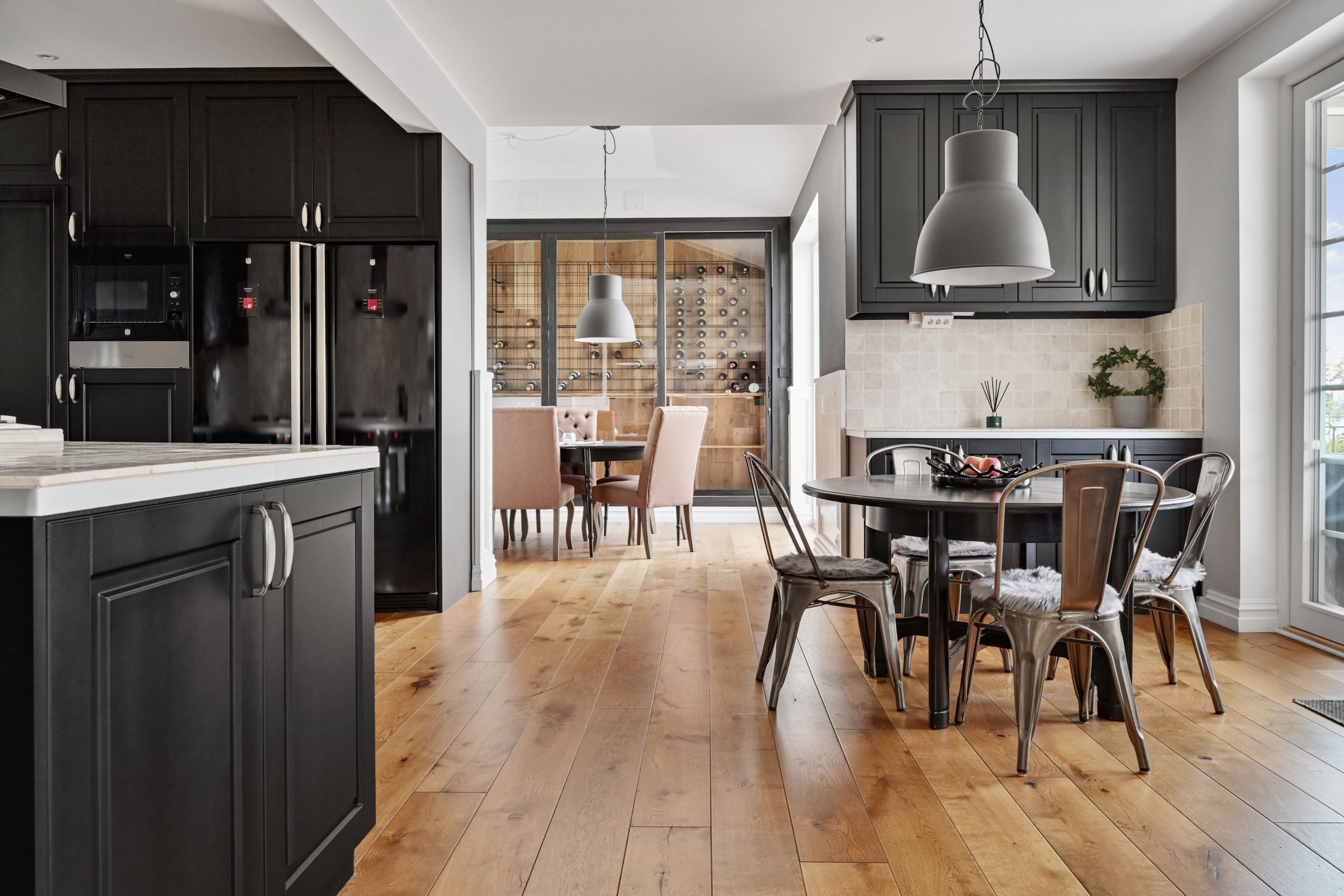 Matplats med plats för många gäster