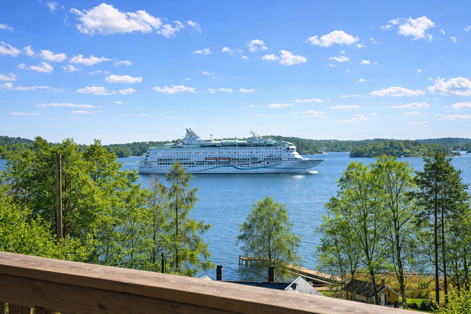 Utsikt från däck över sjön