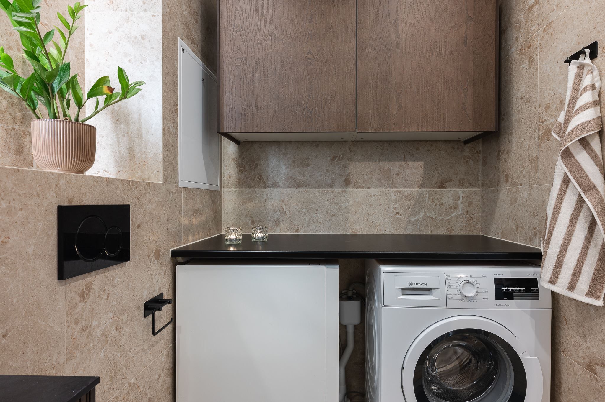 Tvättmaskin i badrummet