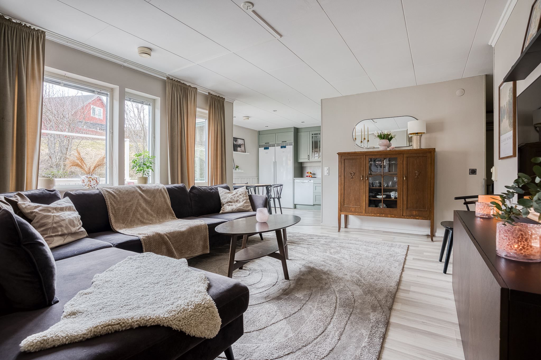 Vardagsrum i anslutning till köket