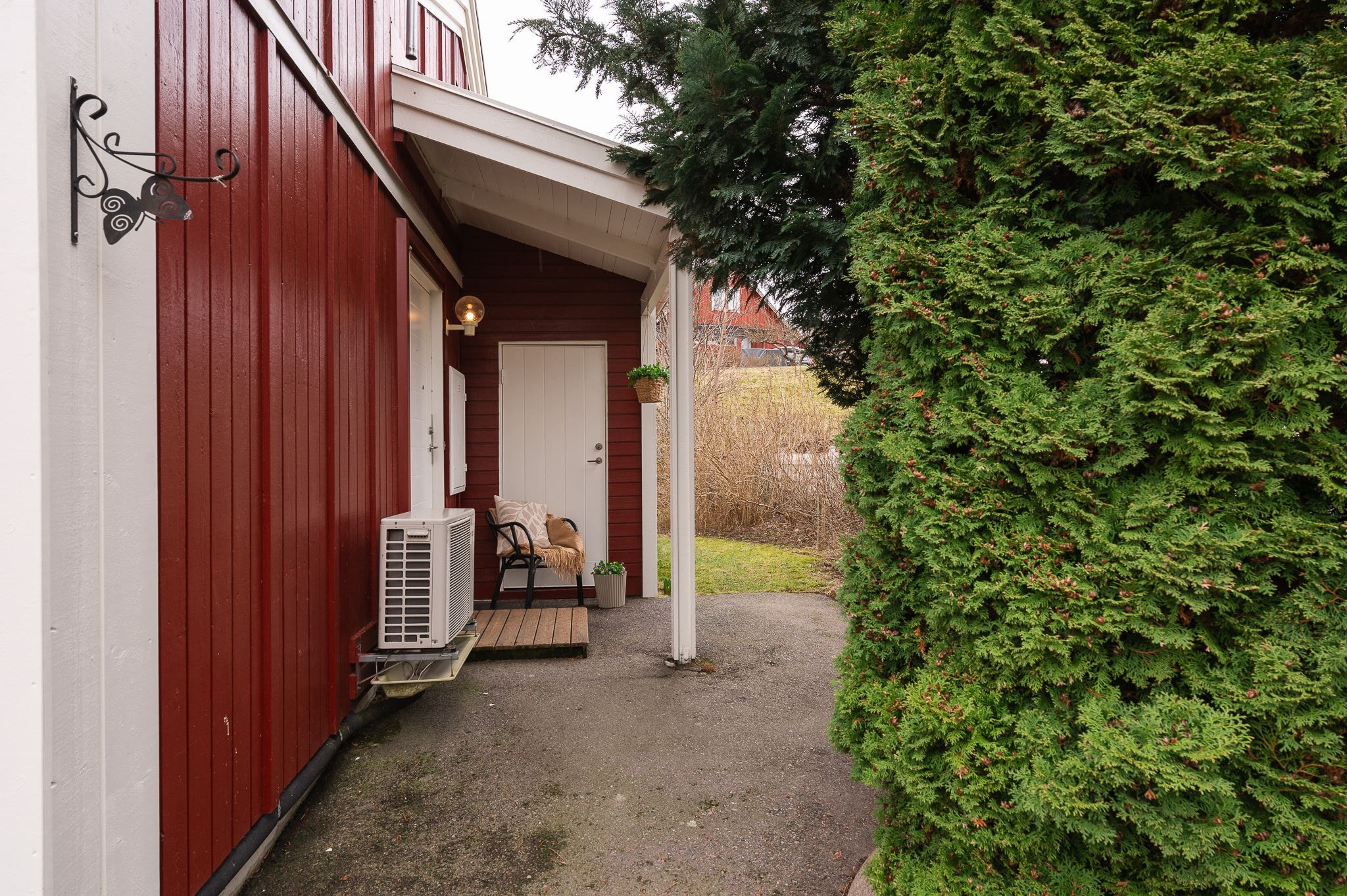 Förråd i anslutning till entrén