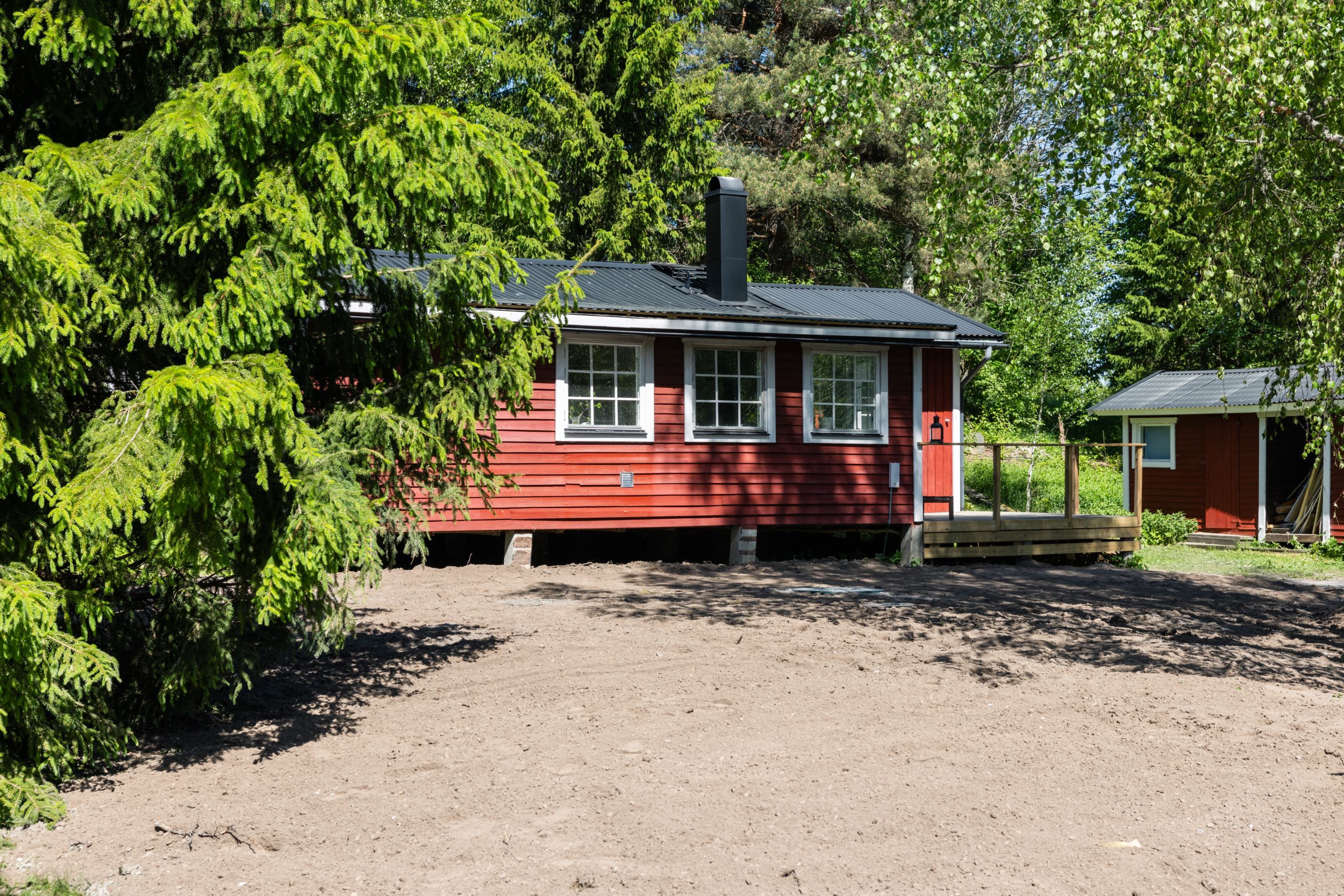 Plan trädgårdstomt för lek och bollspel