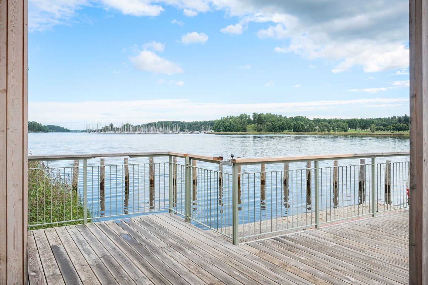 Närliggande brygga