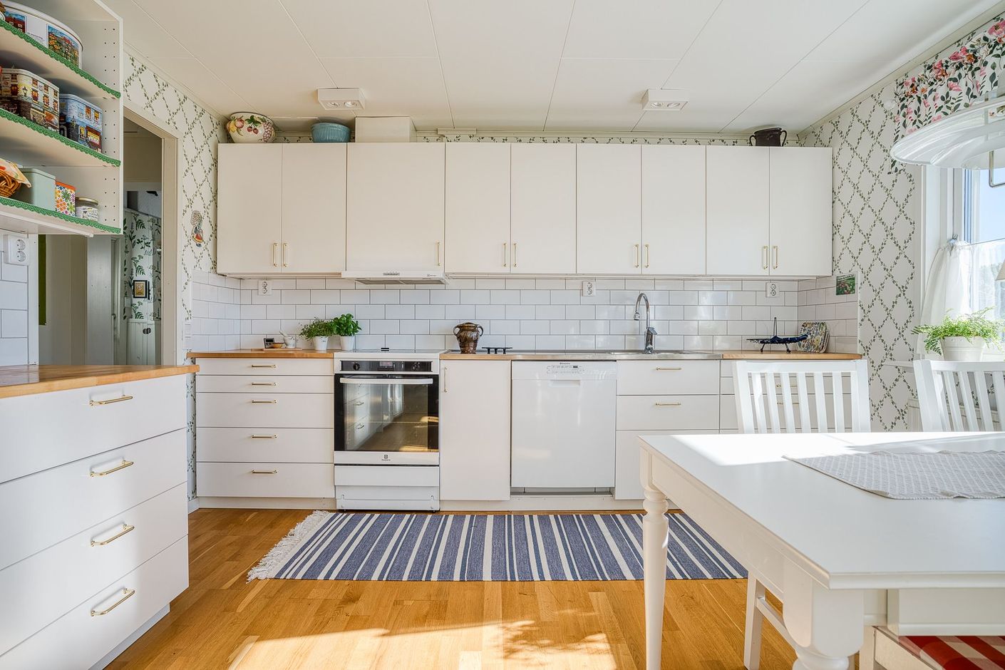 Gott om arbetsyta för matlagning