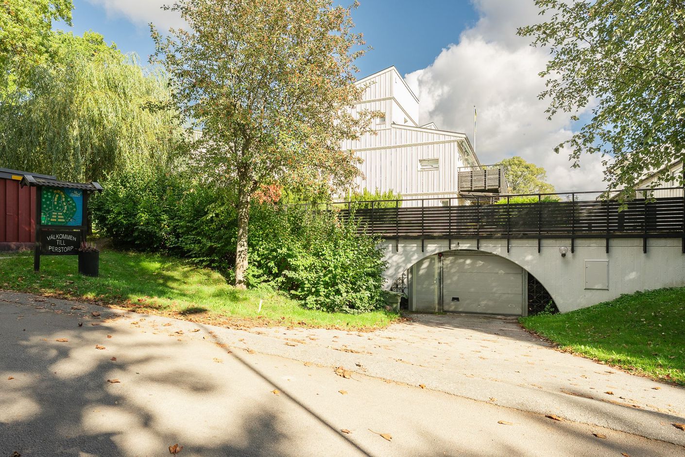 Garage med smidig infart