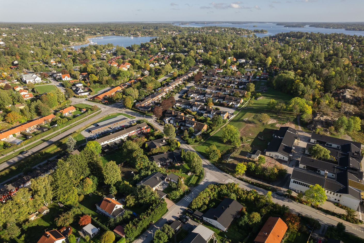 Vy över huset och närområdet