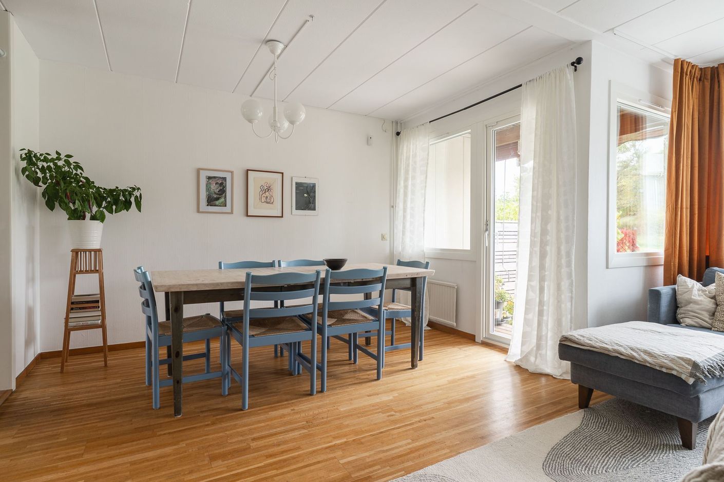 Matplats i anslutning till köket