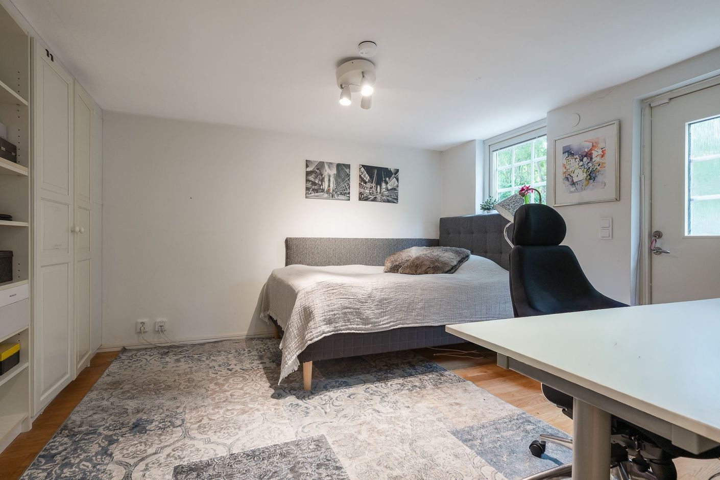 Sovrum med egen entré