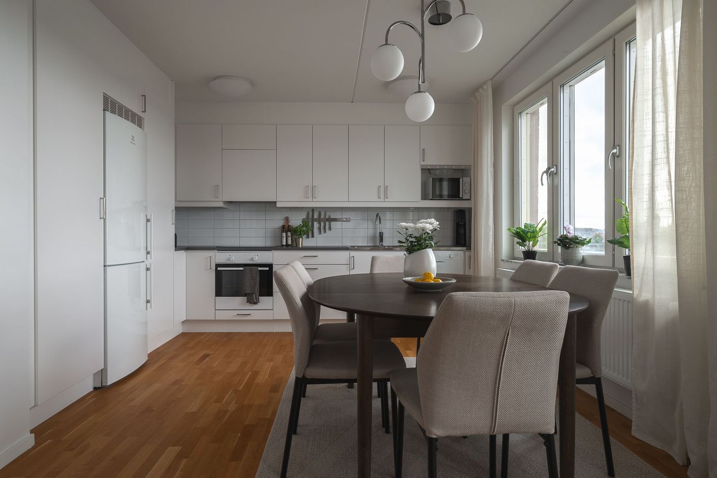 Matplats med gott om plats för umgänge
