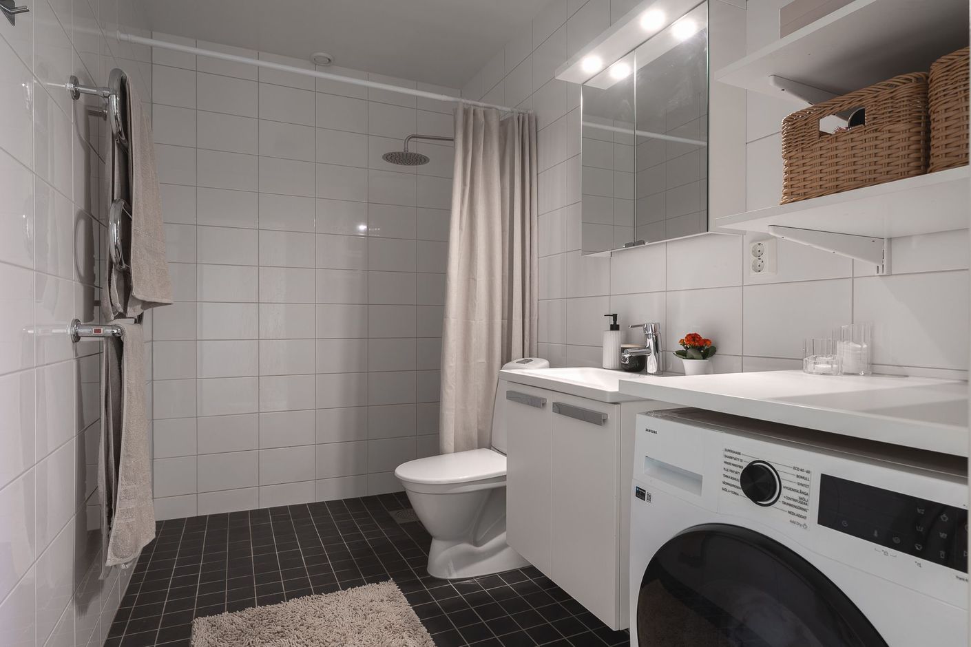 Badrum med egen tvättmaskin