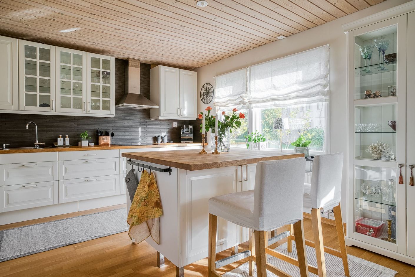 Kök med köksö