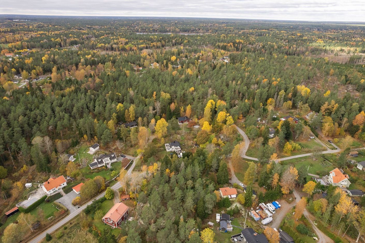 Tomten och dess omgivningar
