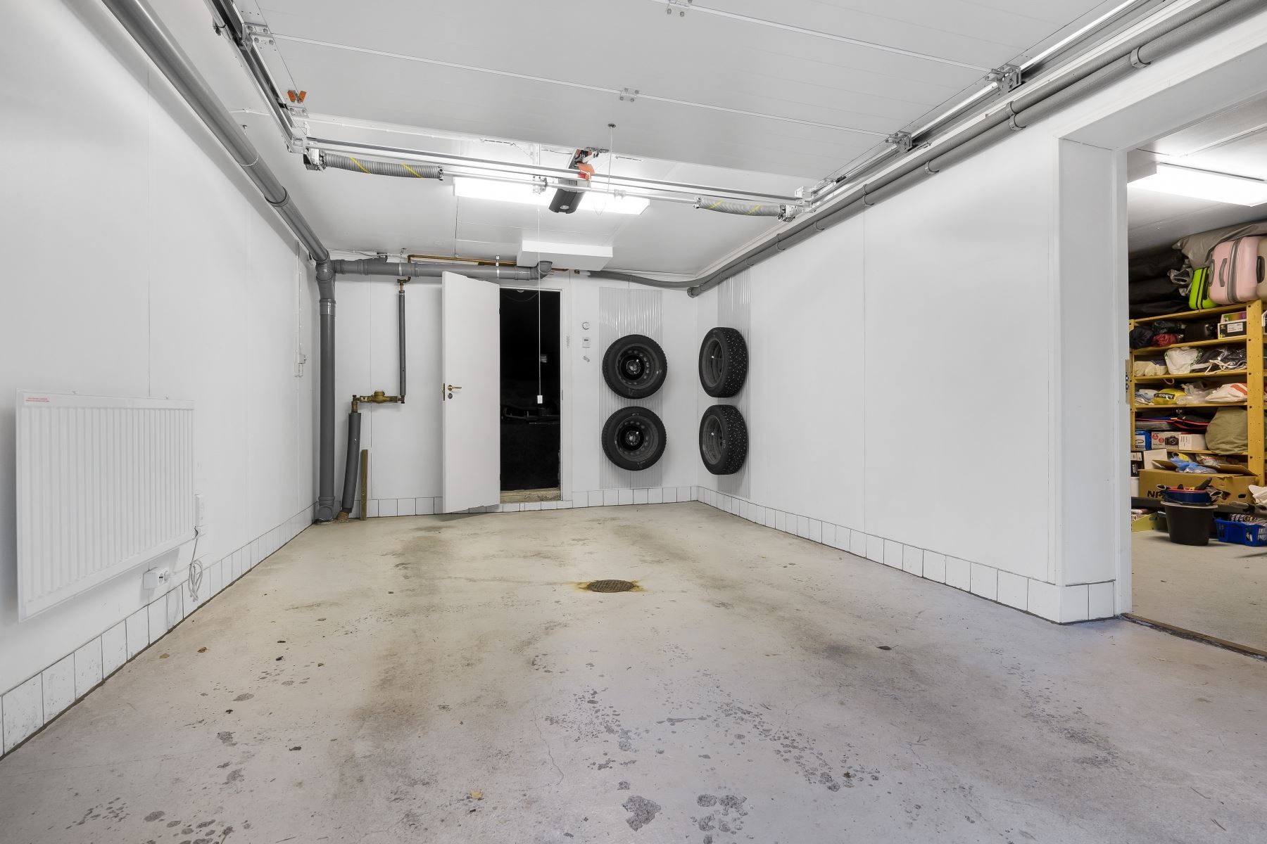 Garage, förråd och access till grunden