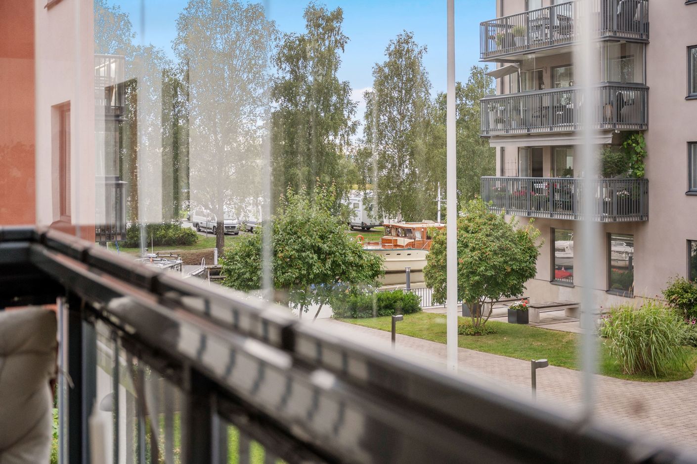 Vy mot kanalen