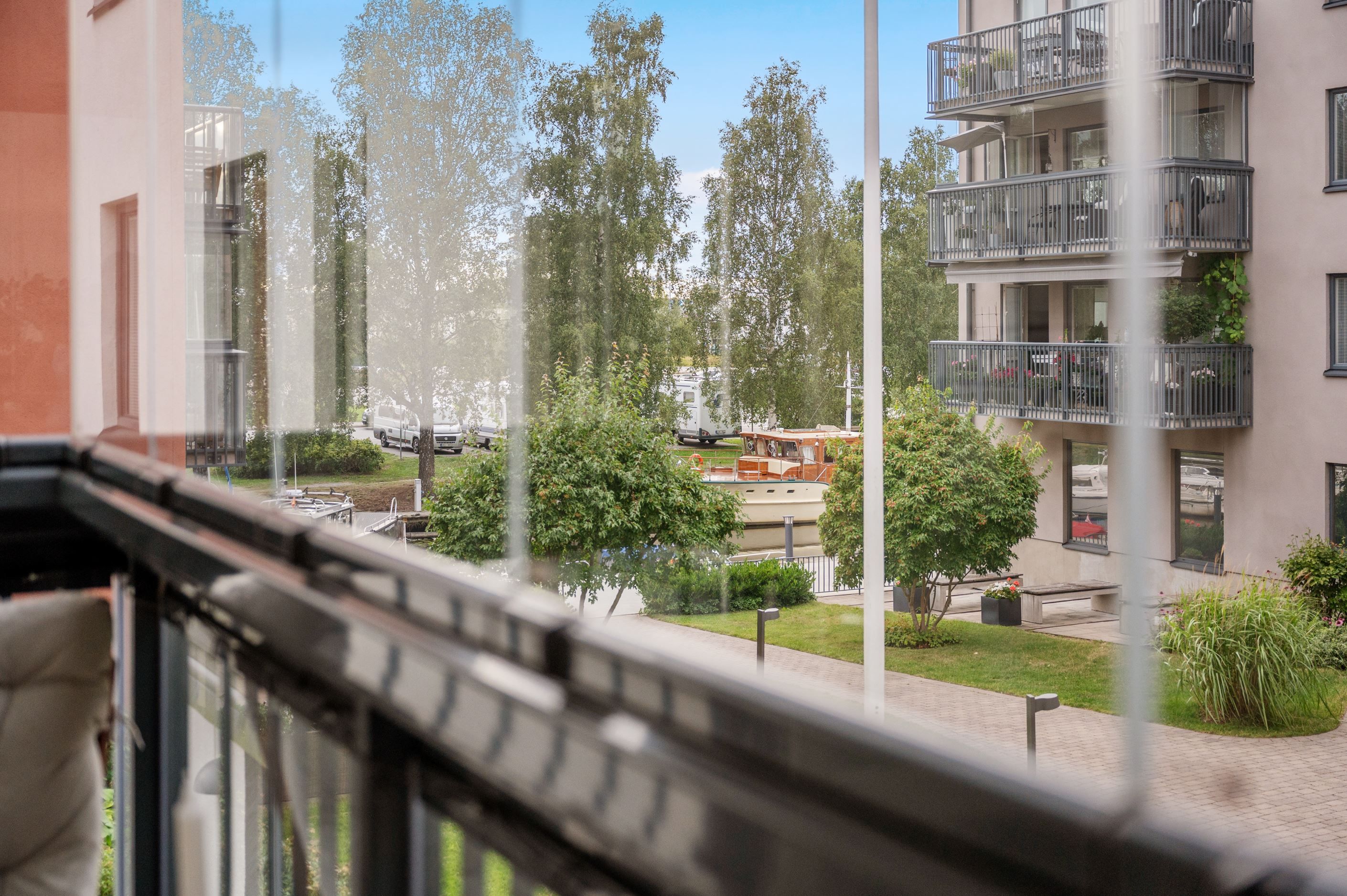 Vy mot kanalen