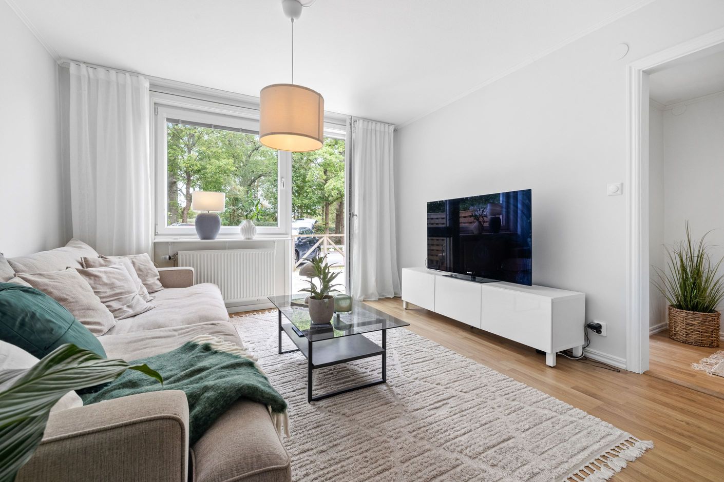 Ljus lägenhet med stor uteplats