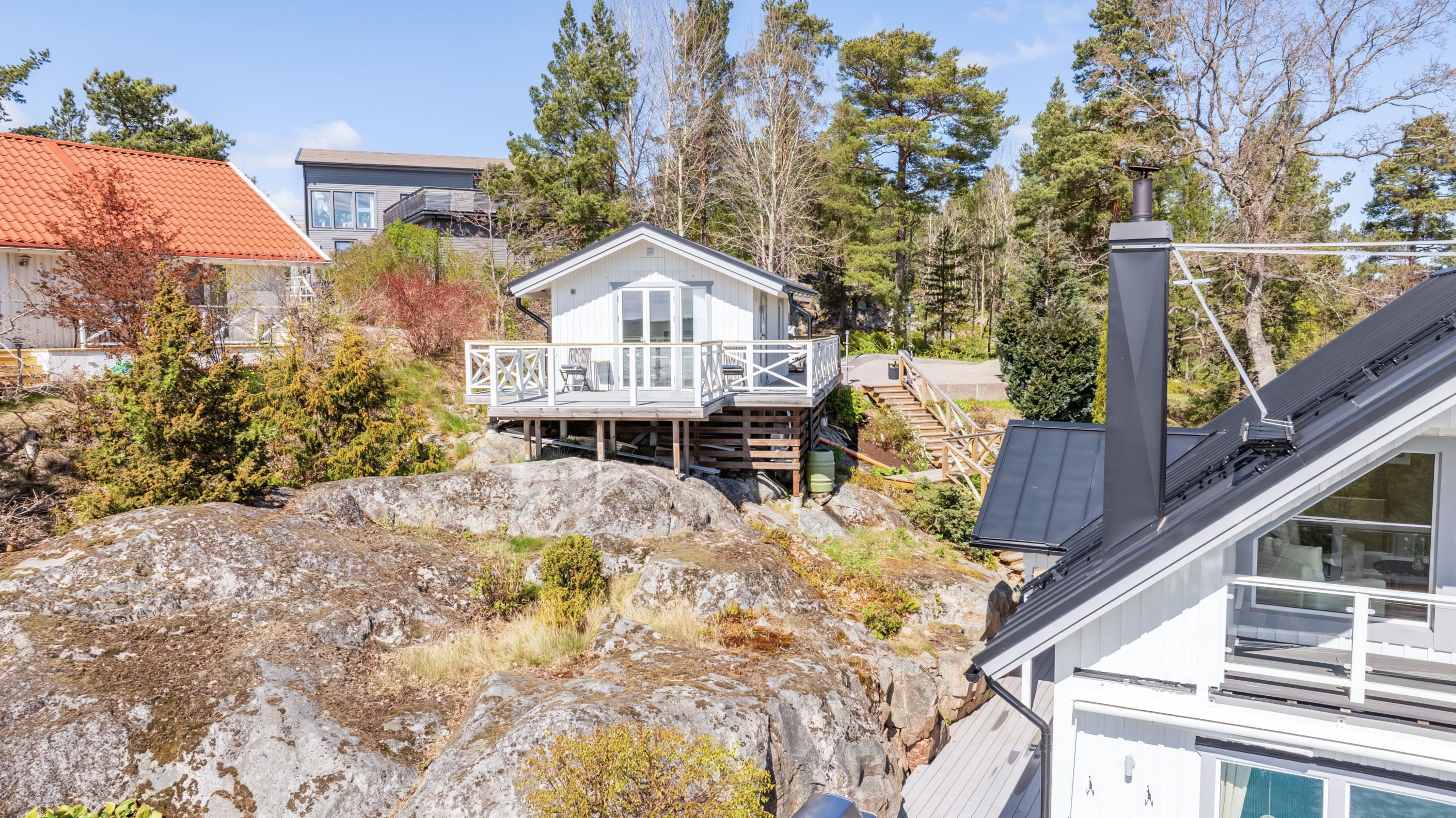 Gästhus med terrass i fyra väderstreck