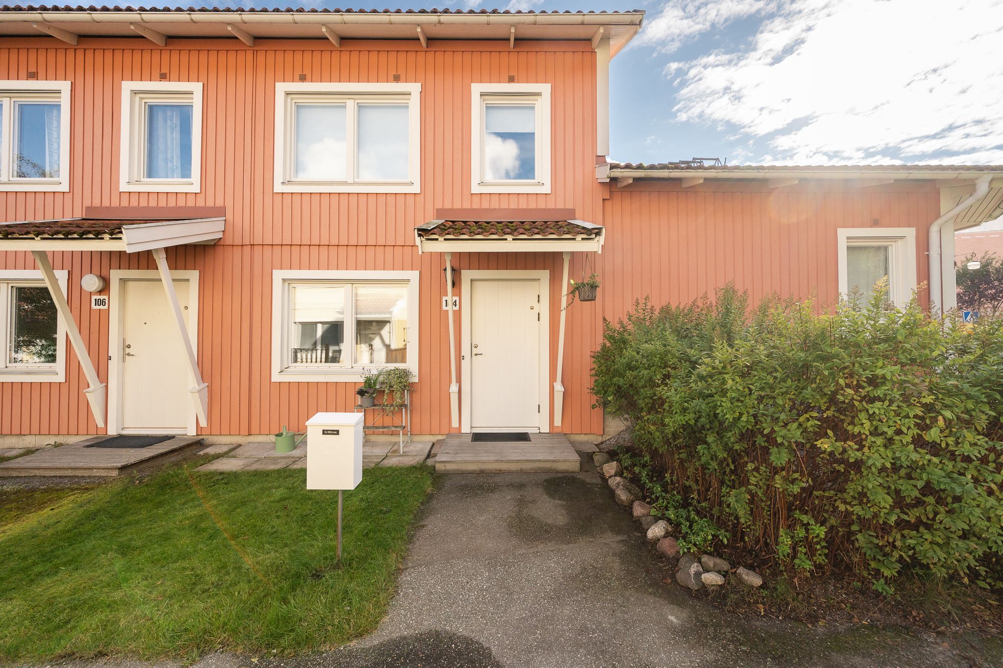 Bo trevligt nära Åkers Kanal