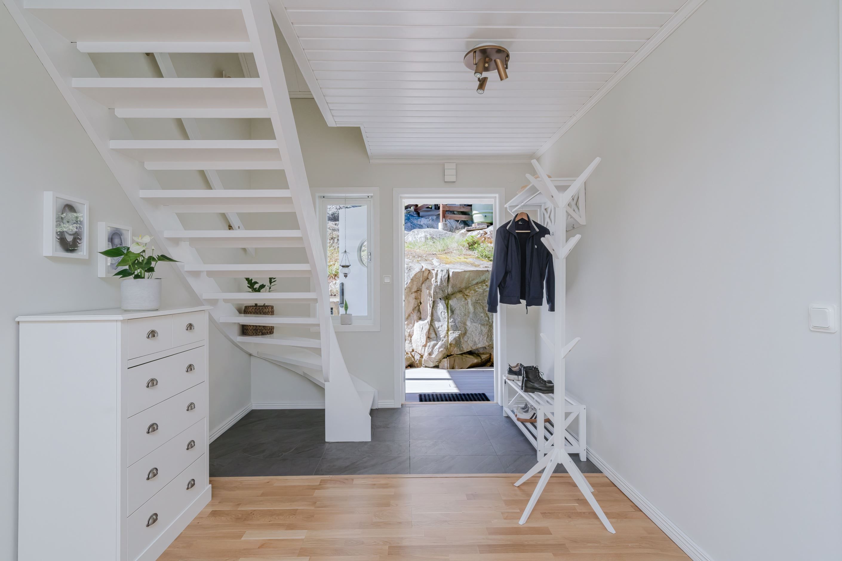 Rymlig och ljus hall