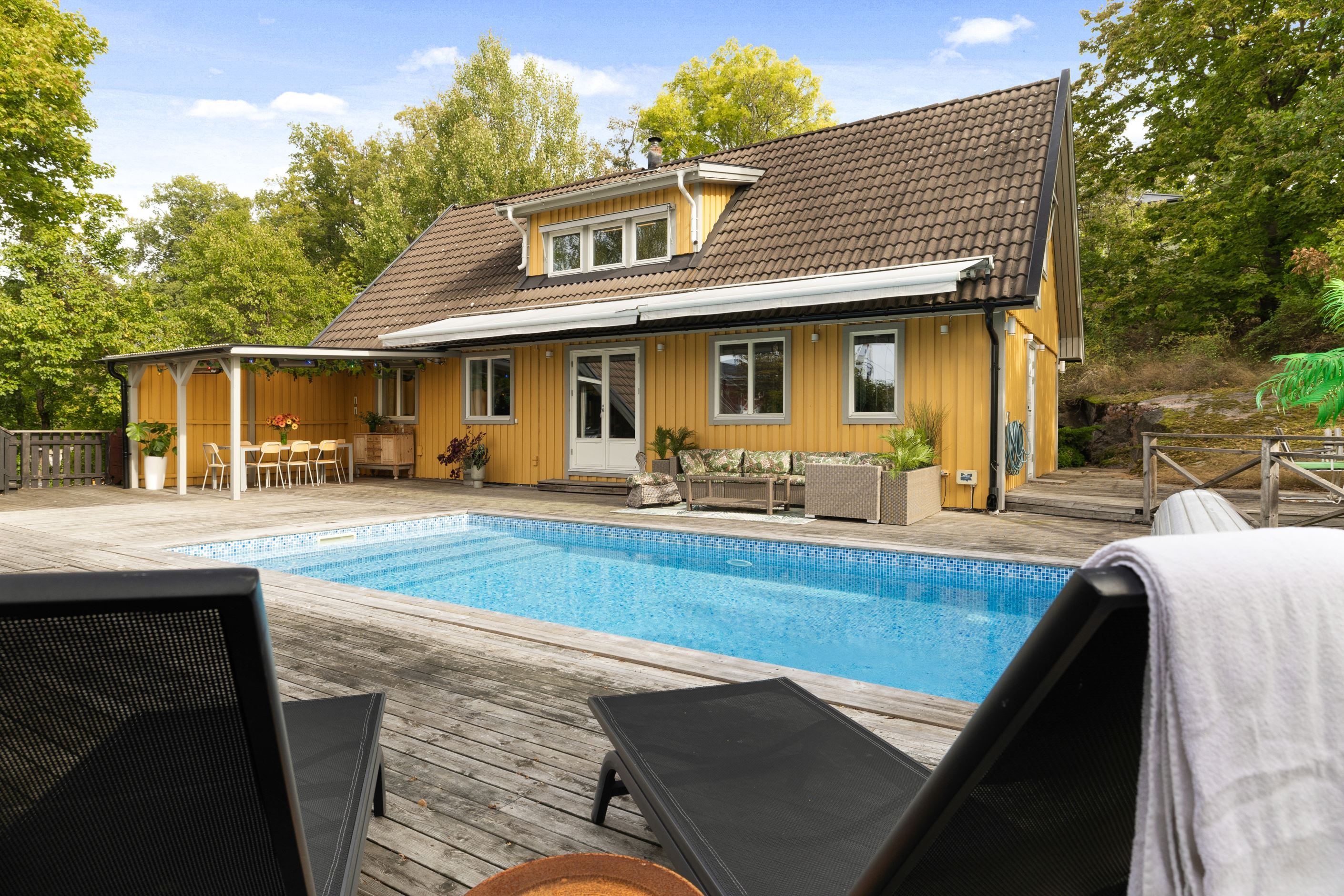 Rymligt hus med pool