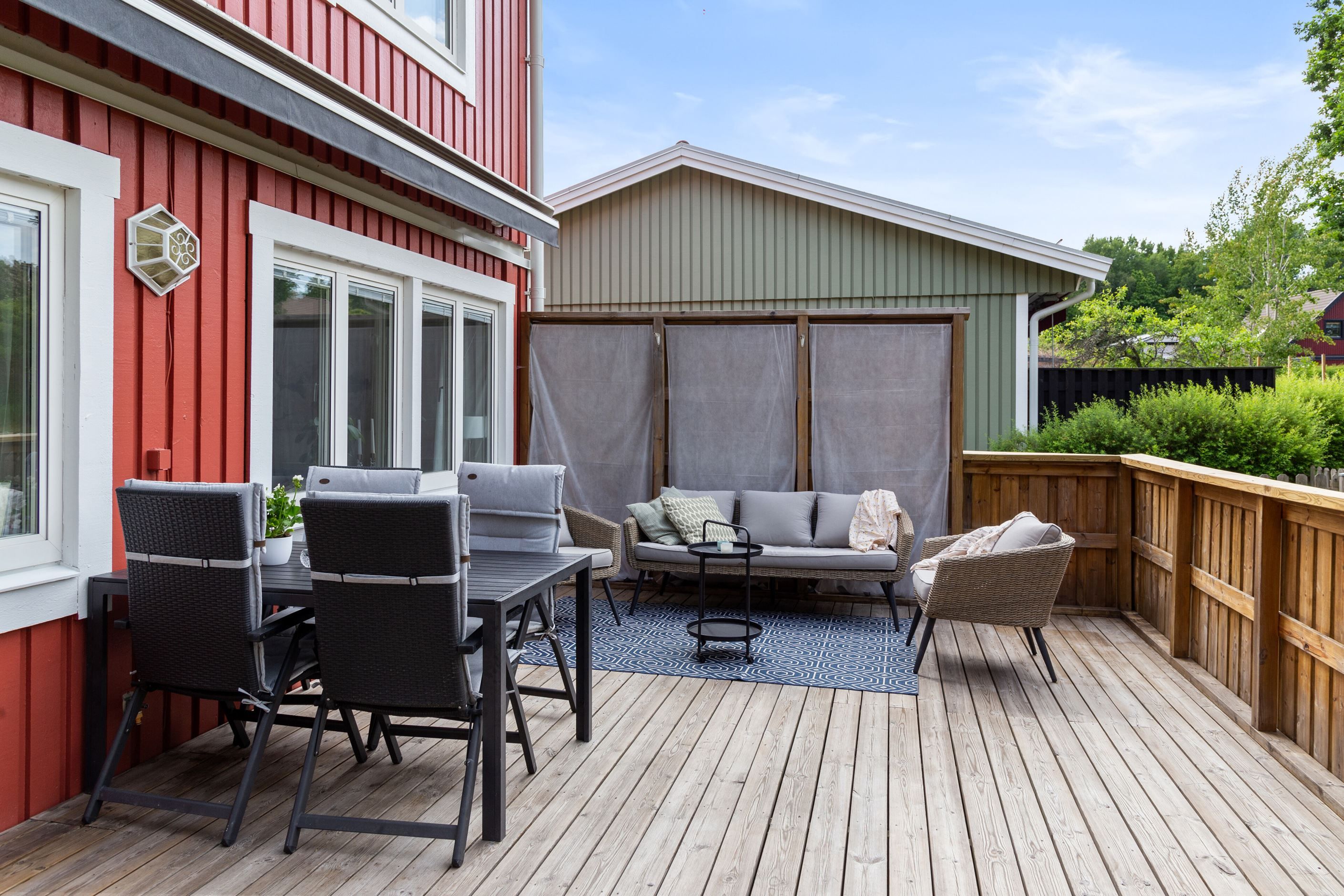 Altandäcket på baksidan