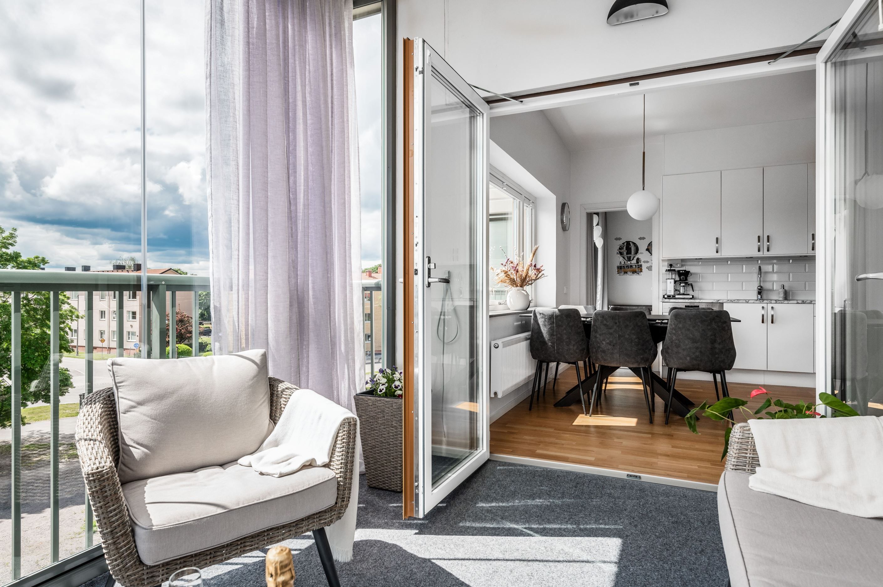 Här kan du förlänga matsalsdelen med den inglasade balkongen
