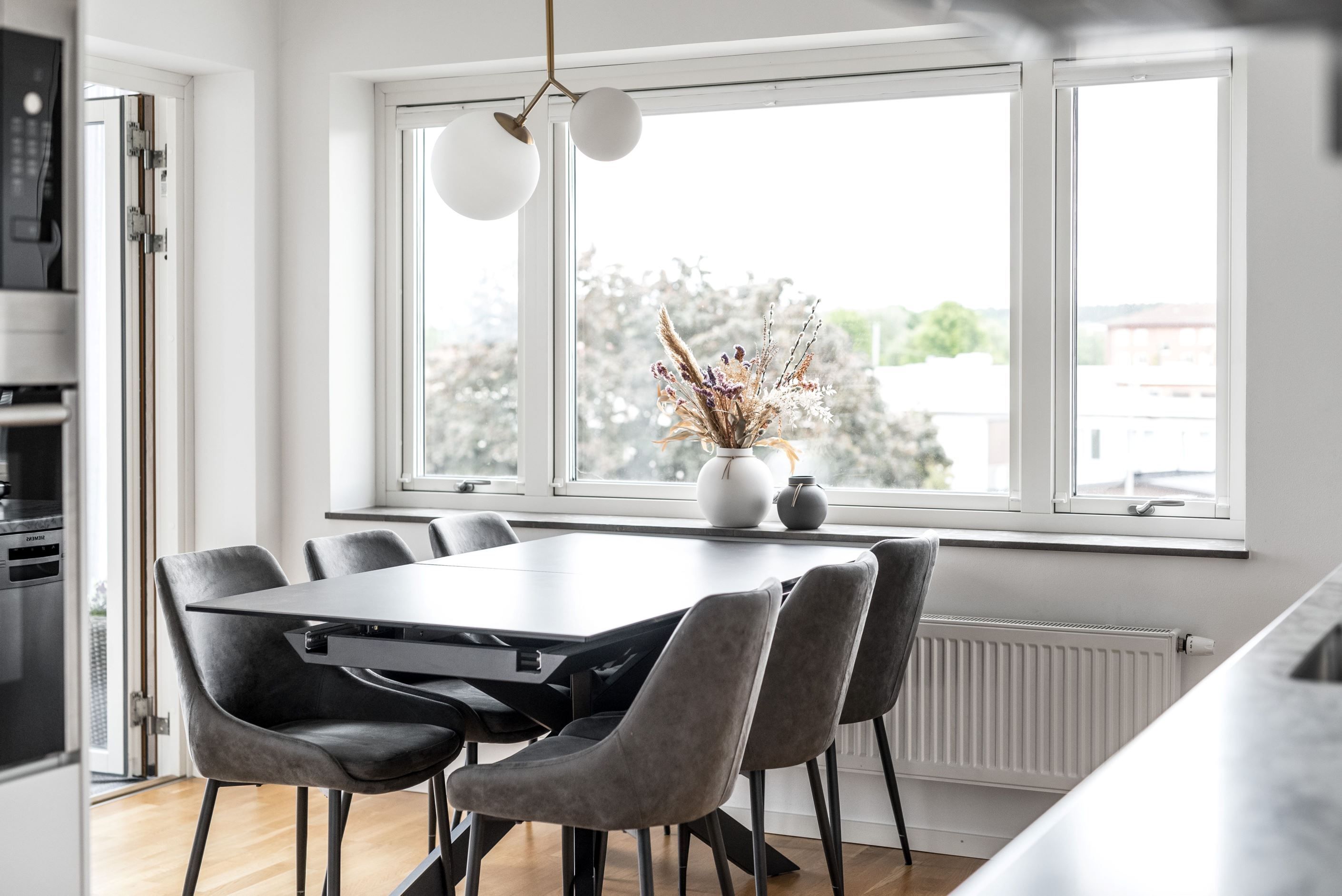 Här finns plats för matbord och stolar