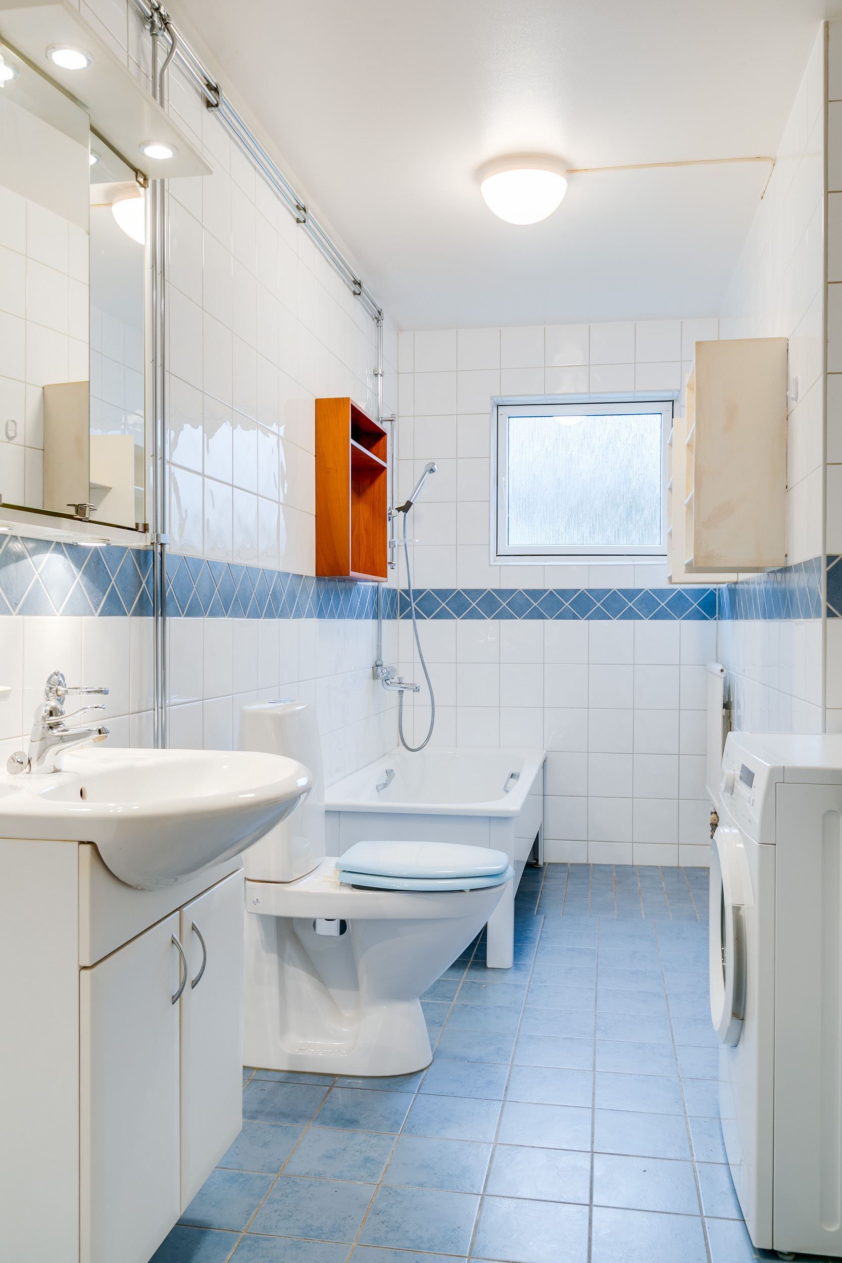 Badrum 1 med tvättmaskin