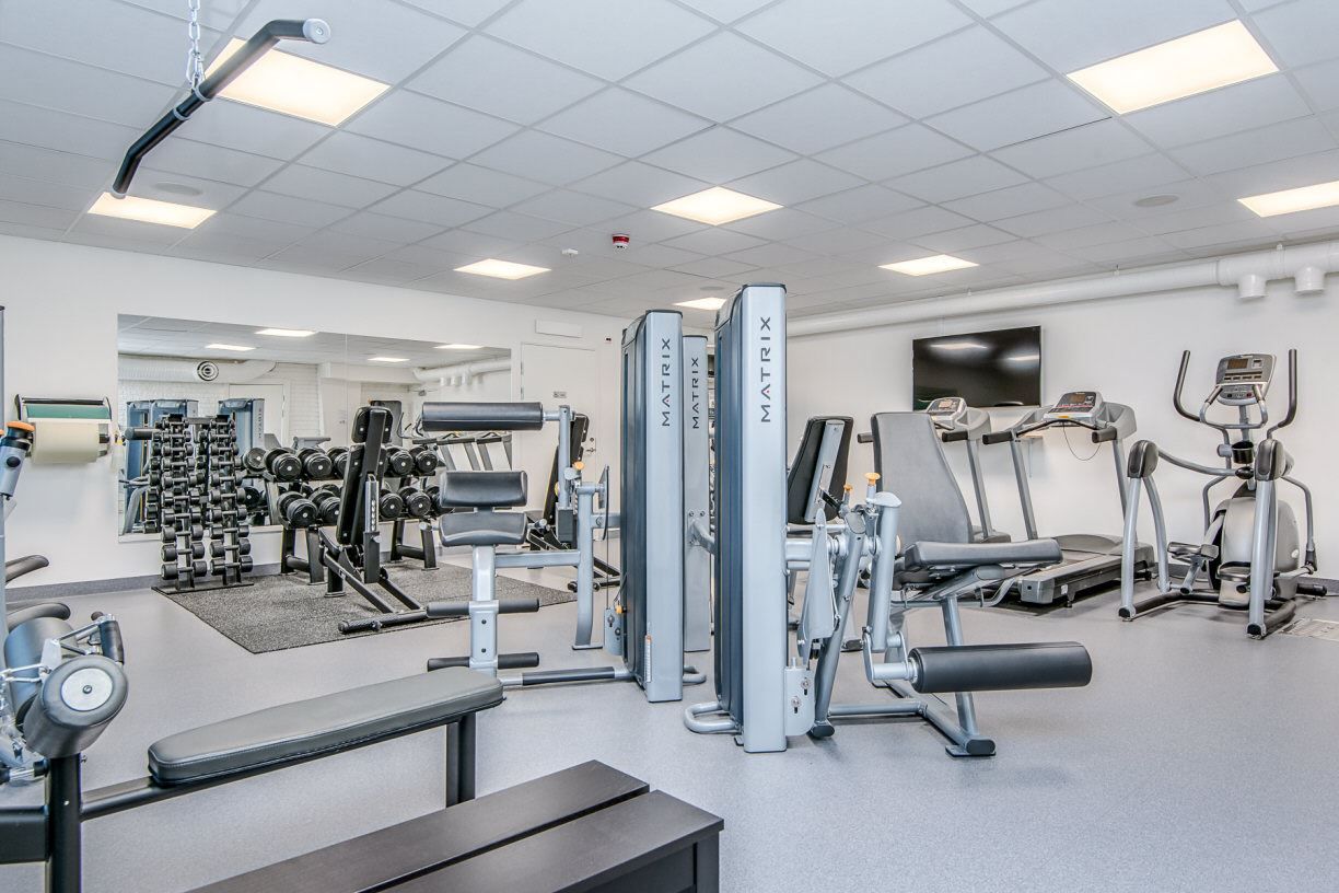 ...välutrustat gym...