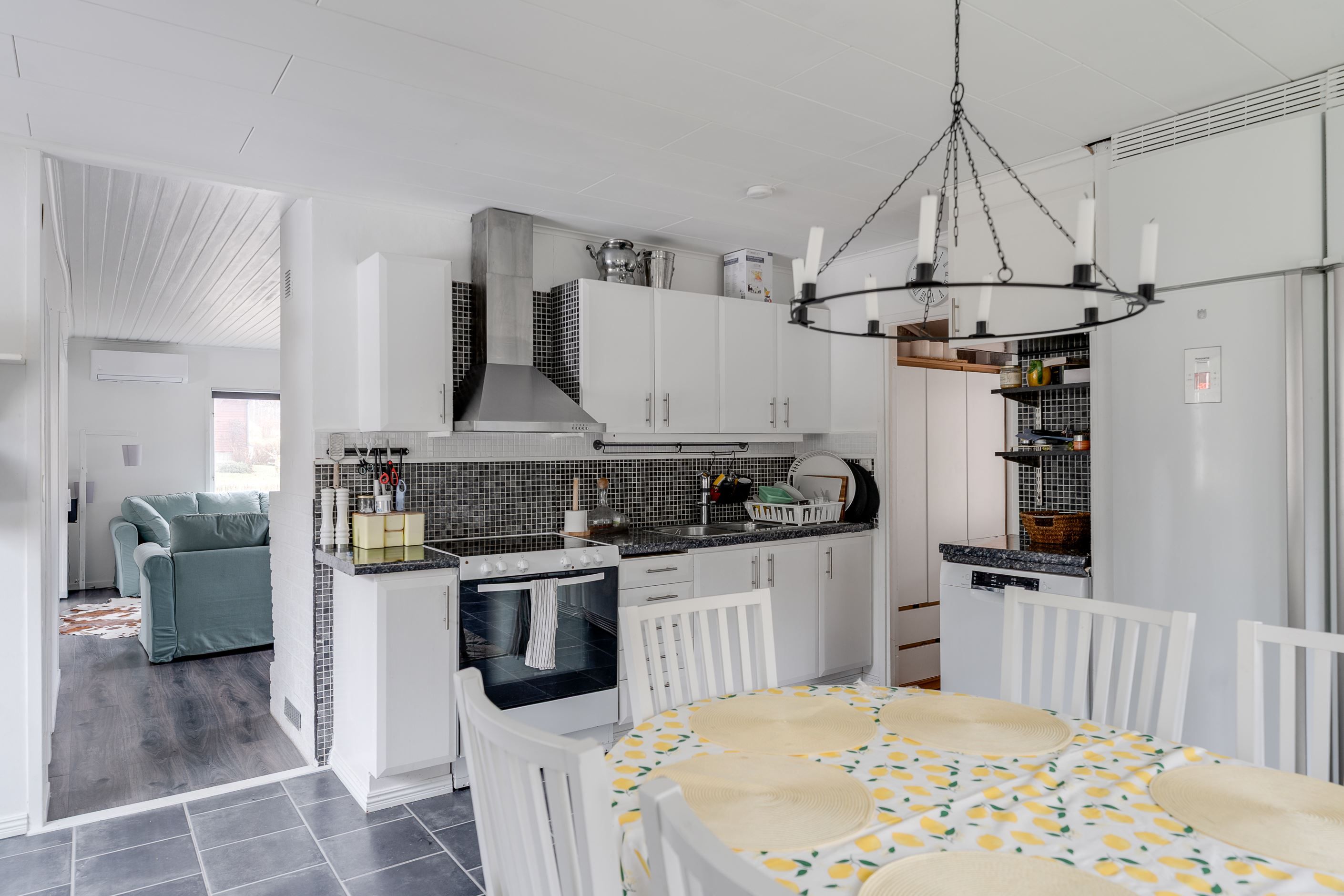 Stort rymligt kök med fina maskiner