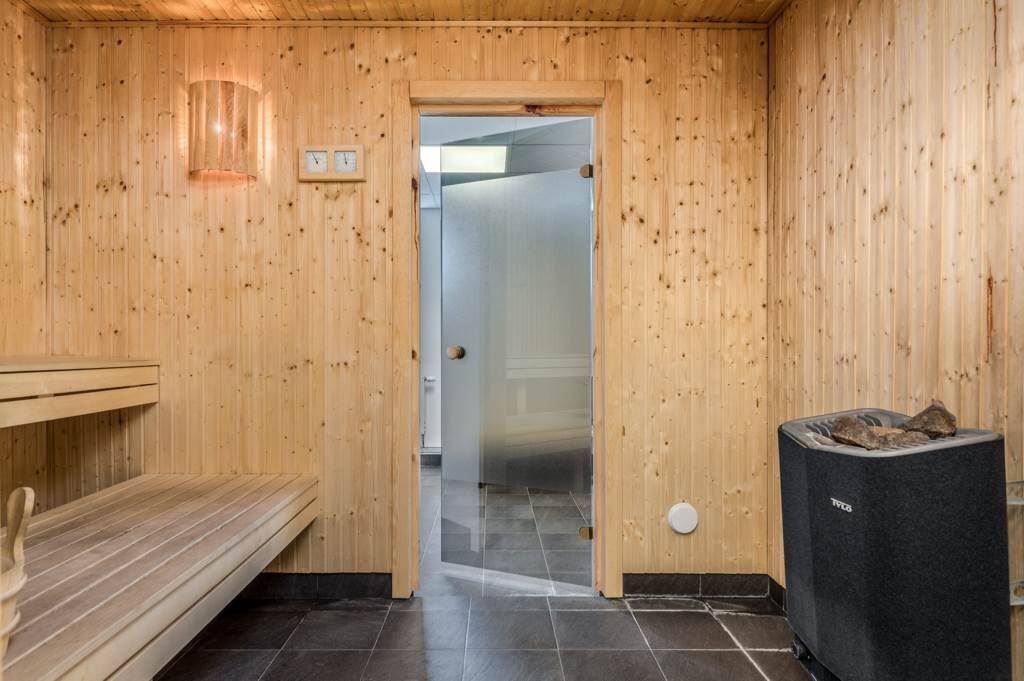 Lågupplöst Gemensam bastu vid gym