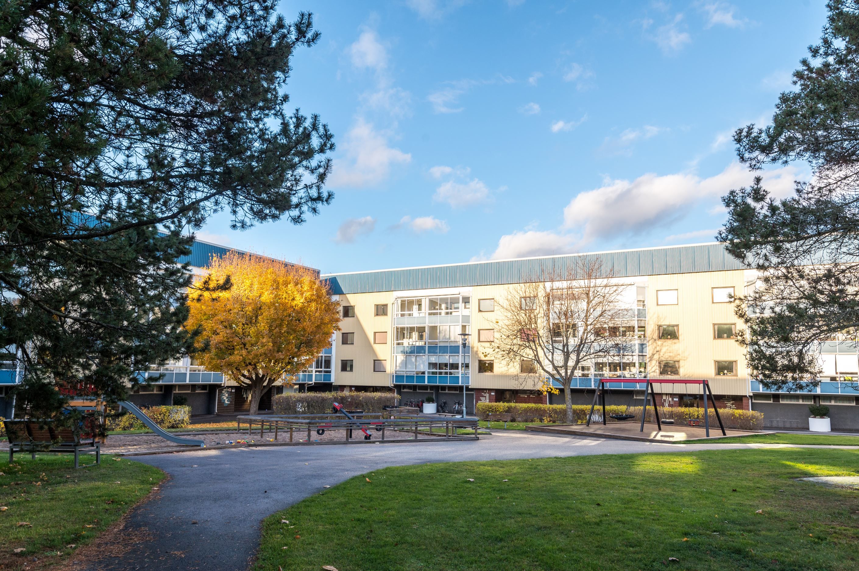 Stor innergård med möjlighet till lek och avkoppling