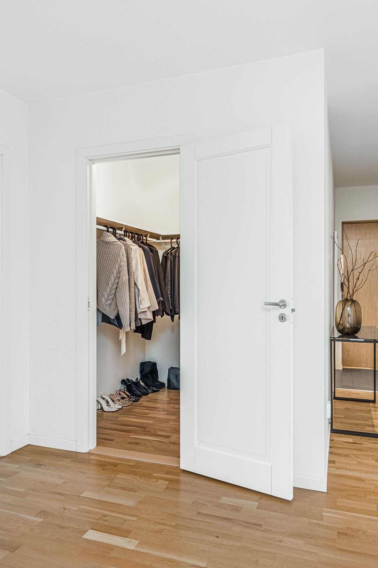 Klädkammare intill hallen