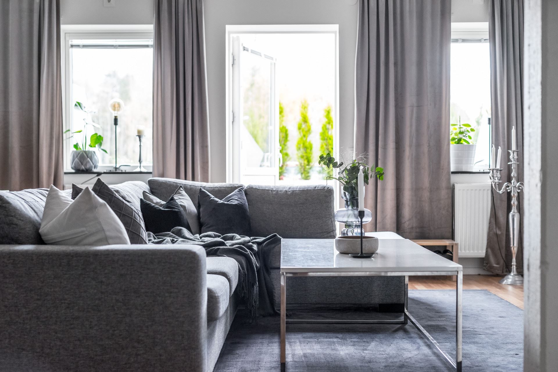 Här finns plats att ha en stor mysig soffa