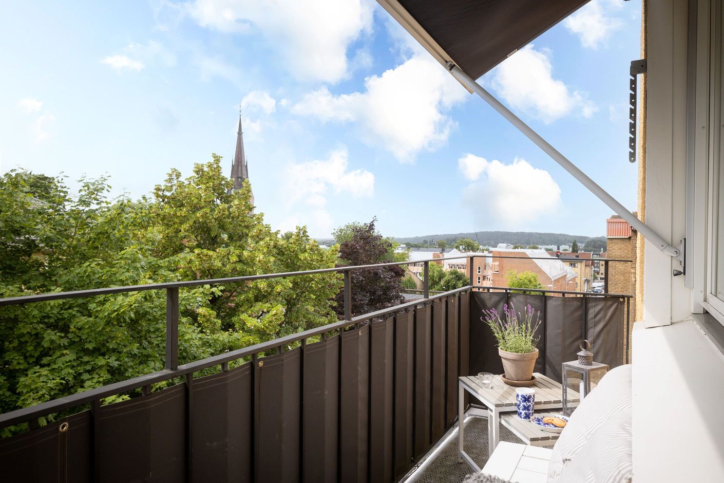 Skön balkong med fin utsikt, utan insyn