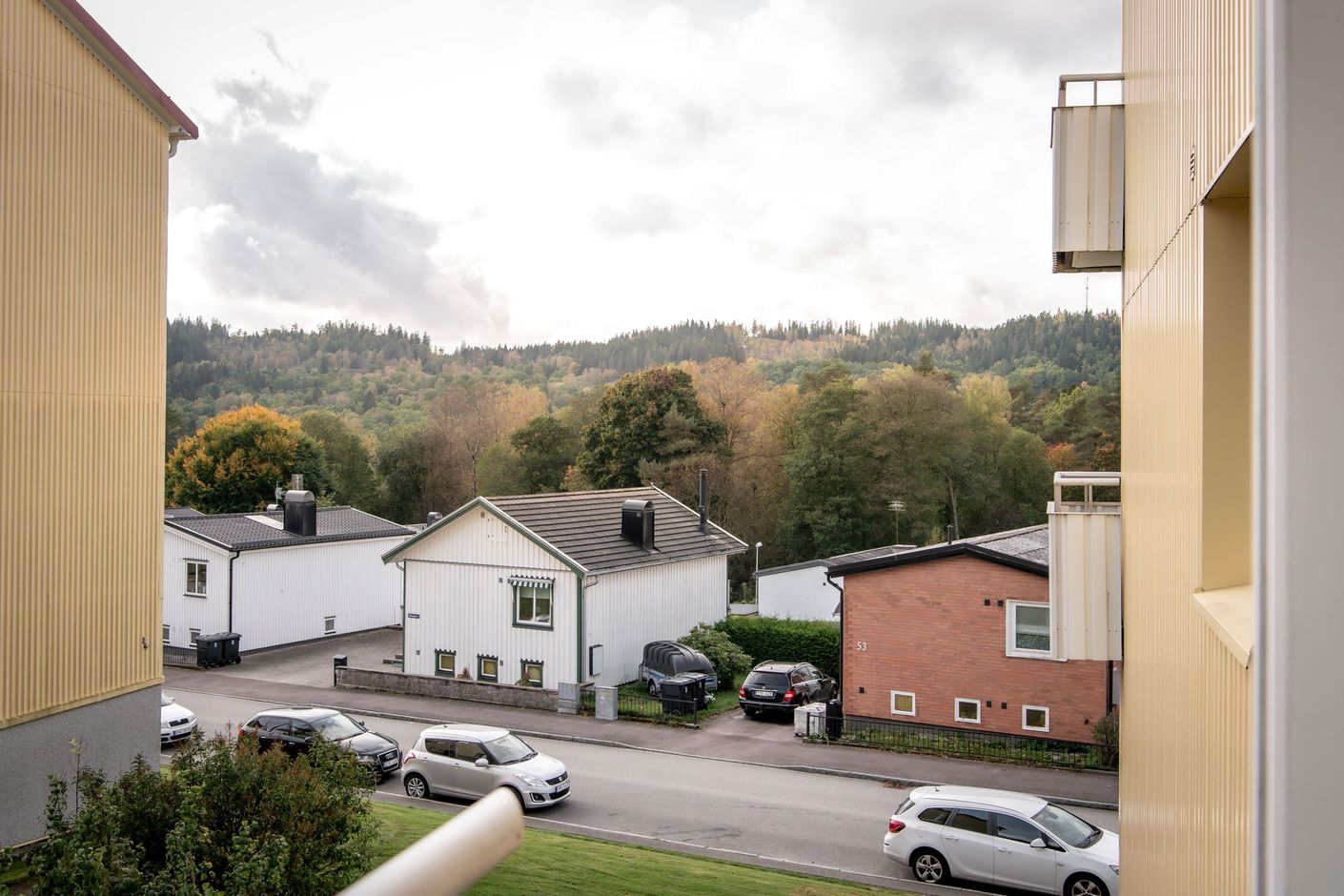 Utsikt över kvarteret och naturen över Rya Åsar