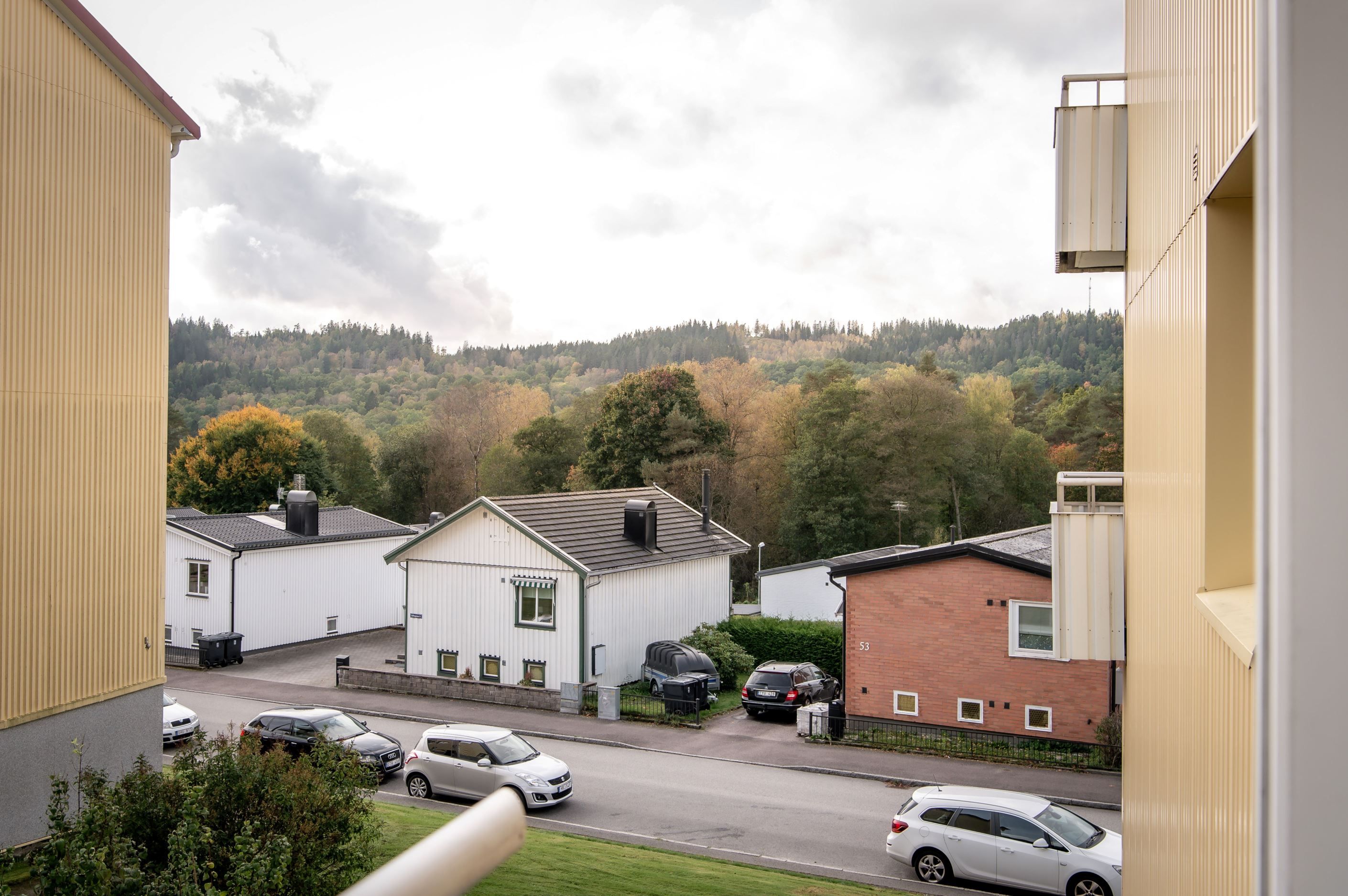 Utsikt över kvarteret och naturen över Rya Åsar