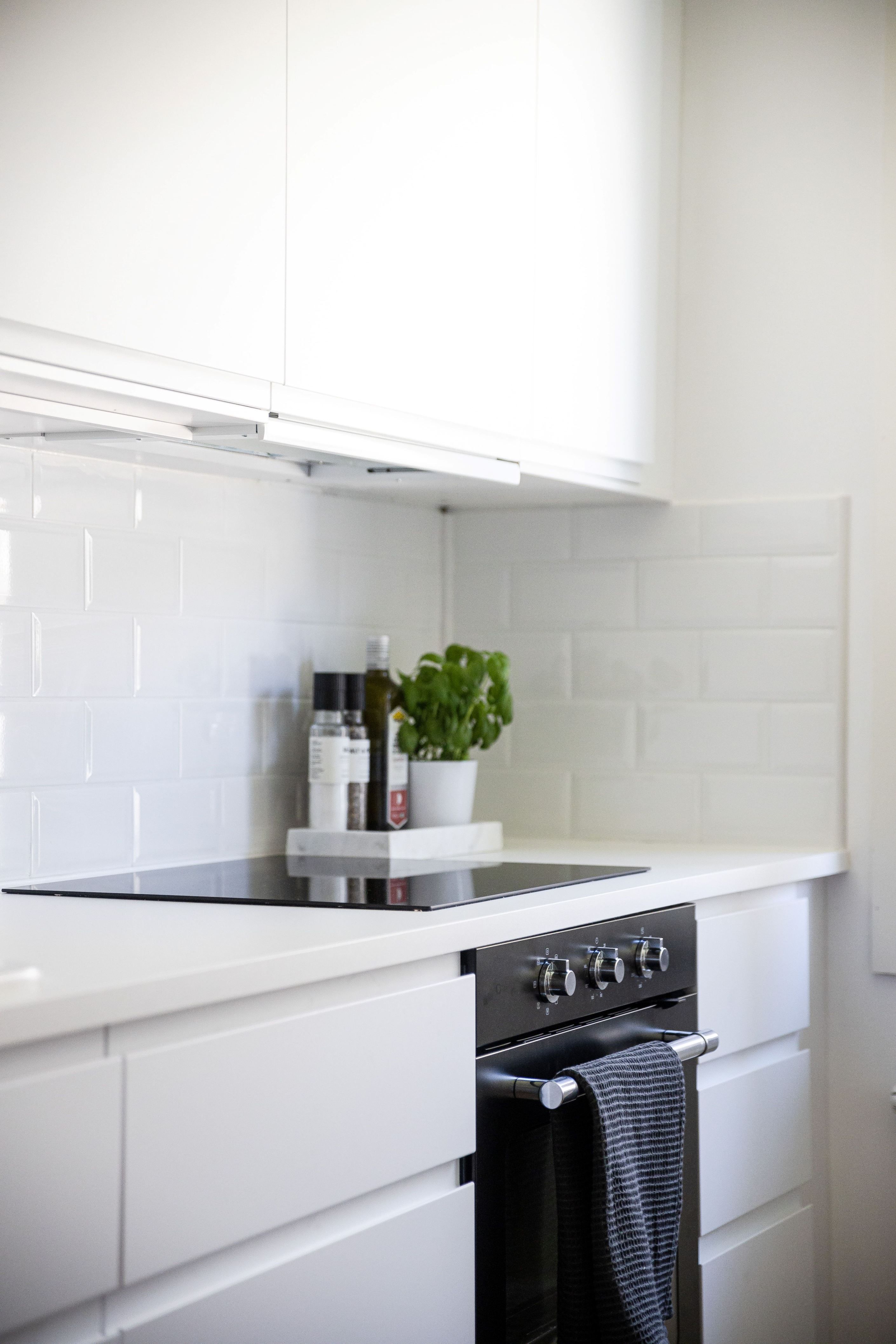 Smakfullt och stilrent kök med integrerad diskmaskin