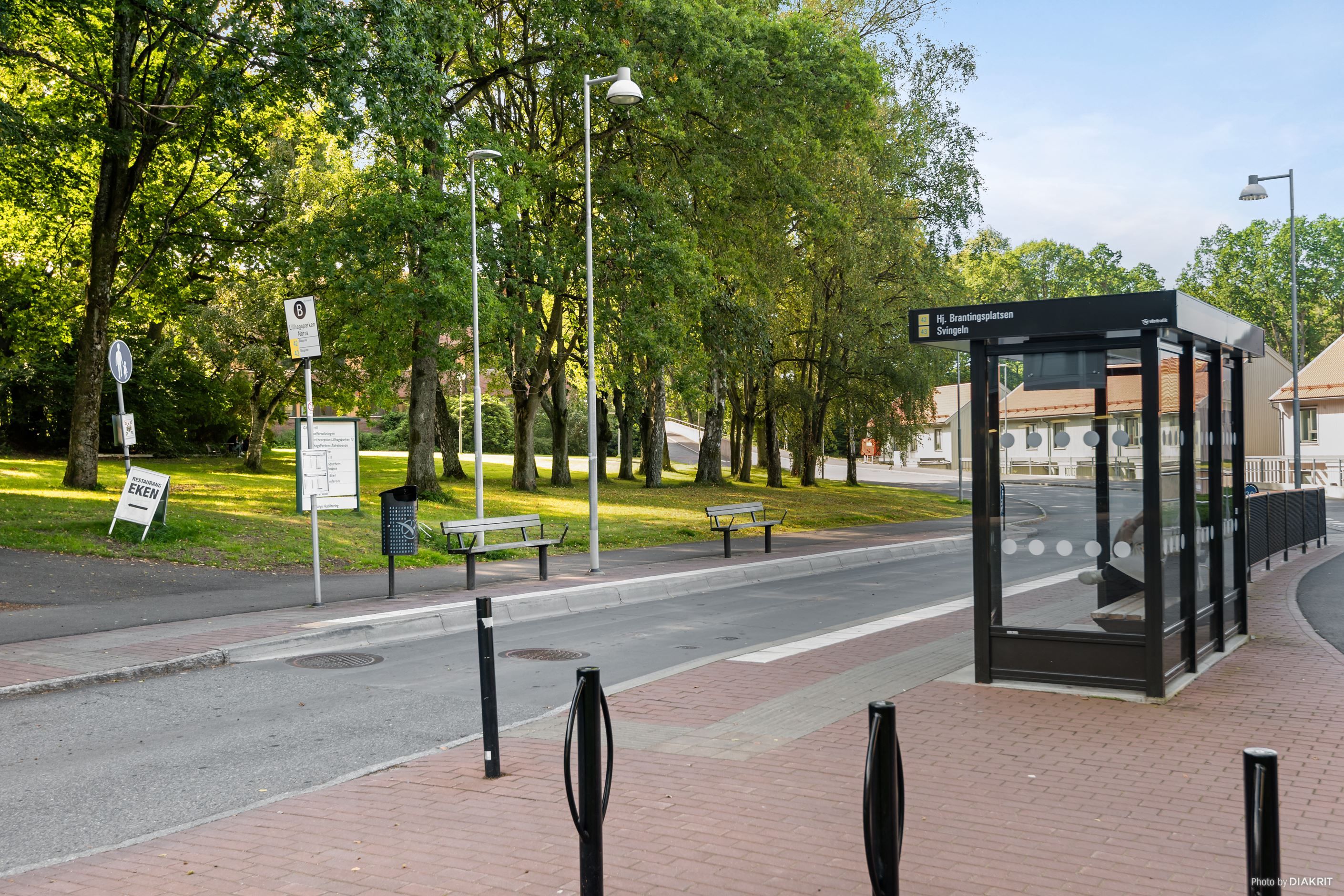 Busshållplats i närheten