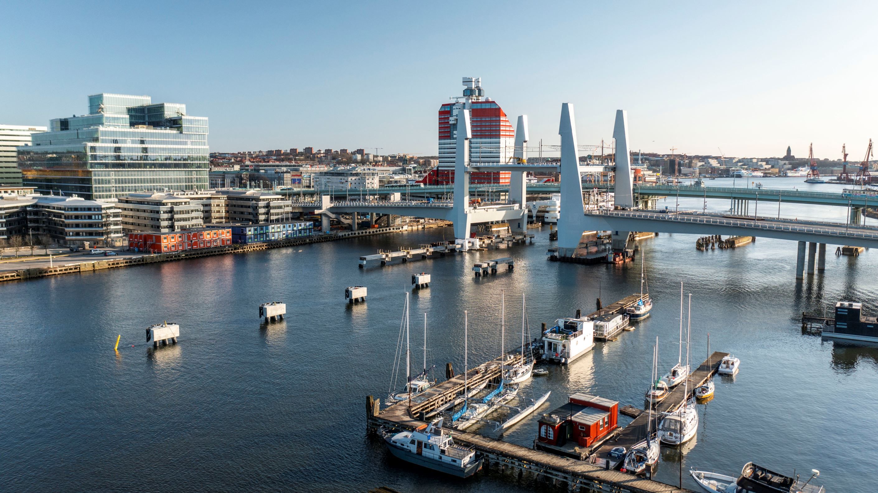 Vackra vyer över Göteborgs stad från fönster och terrass