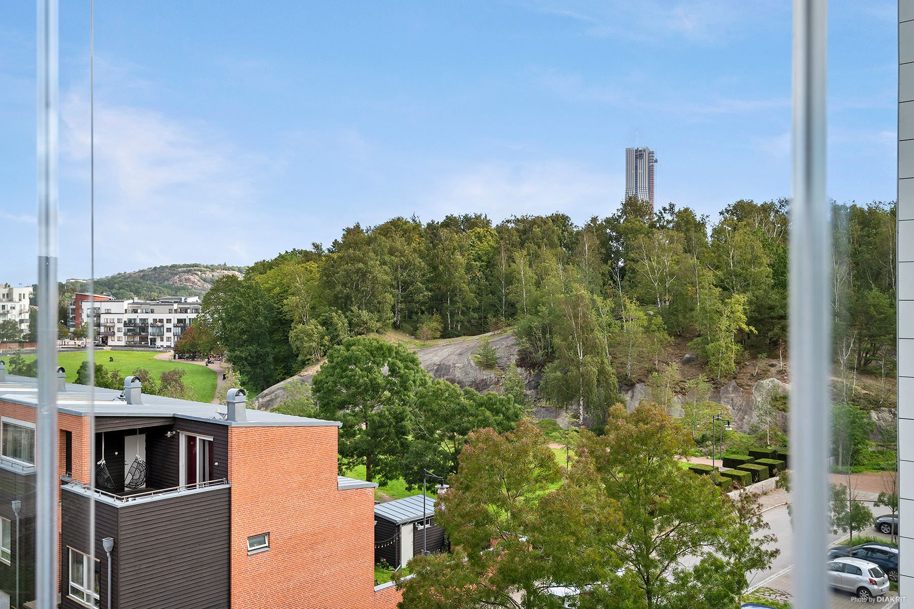 Bo granne med Sörhallsparken och berget